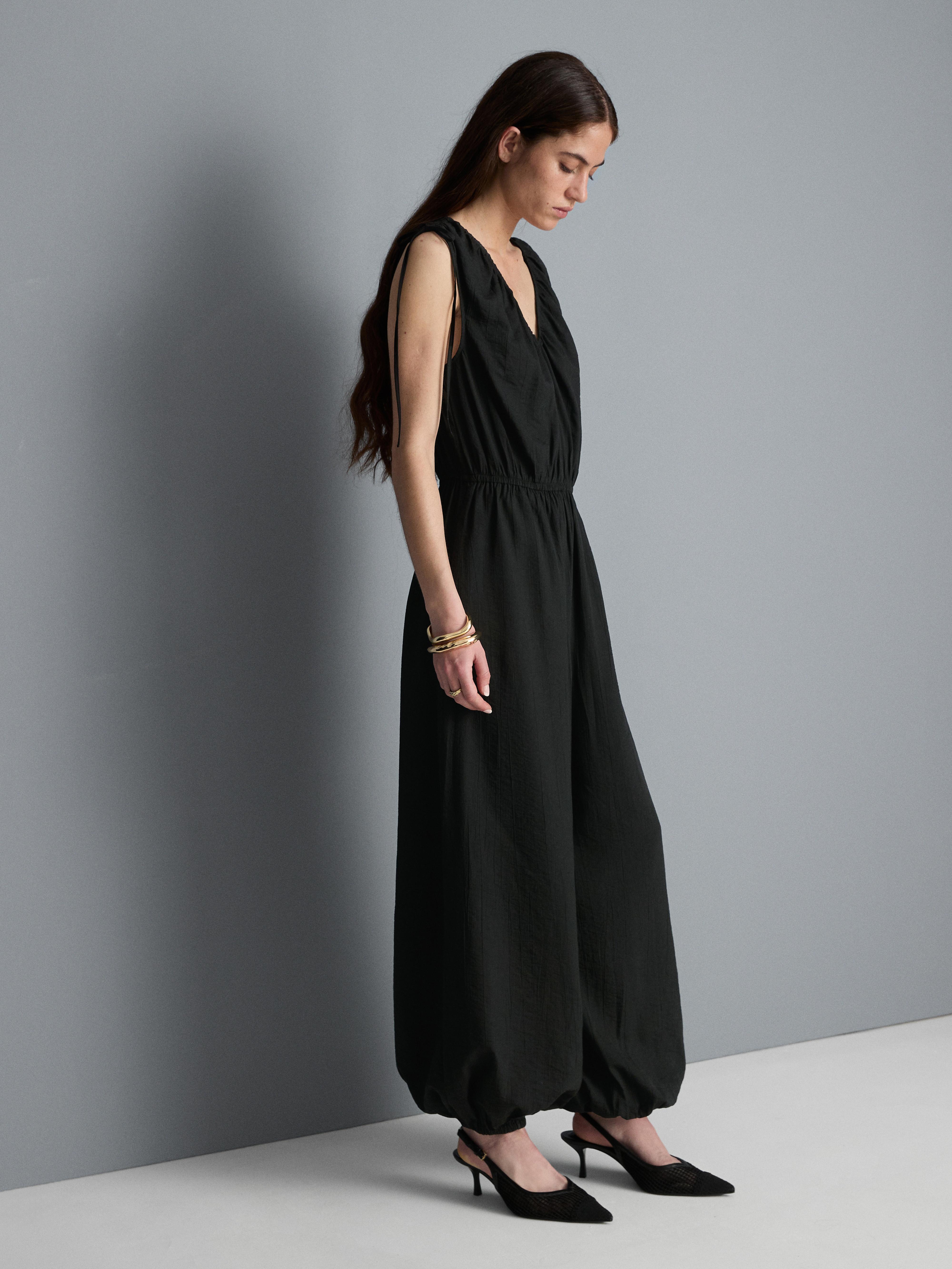 Jumpsuit met V-hals en ballonpijpen