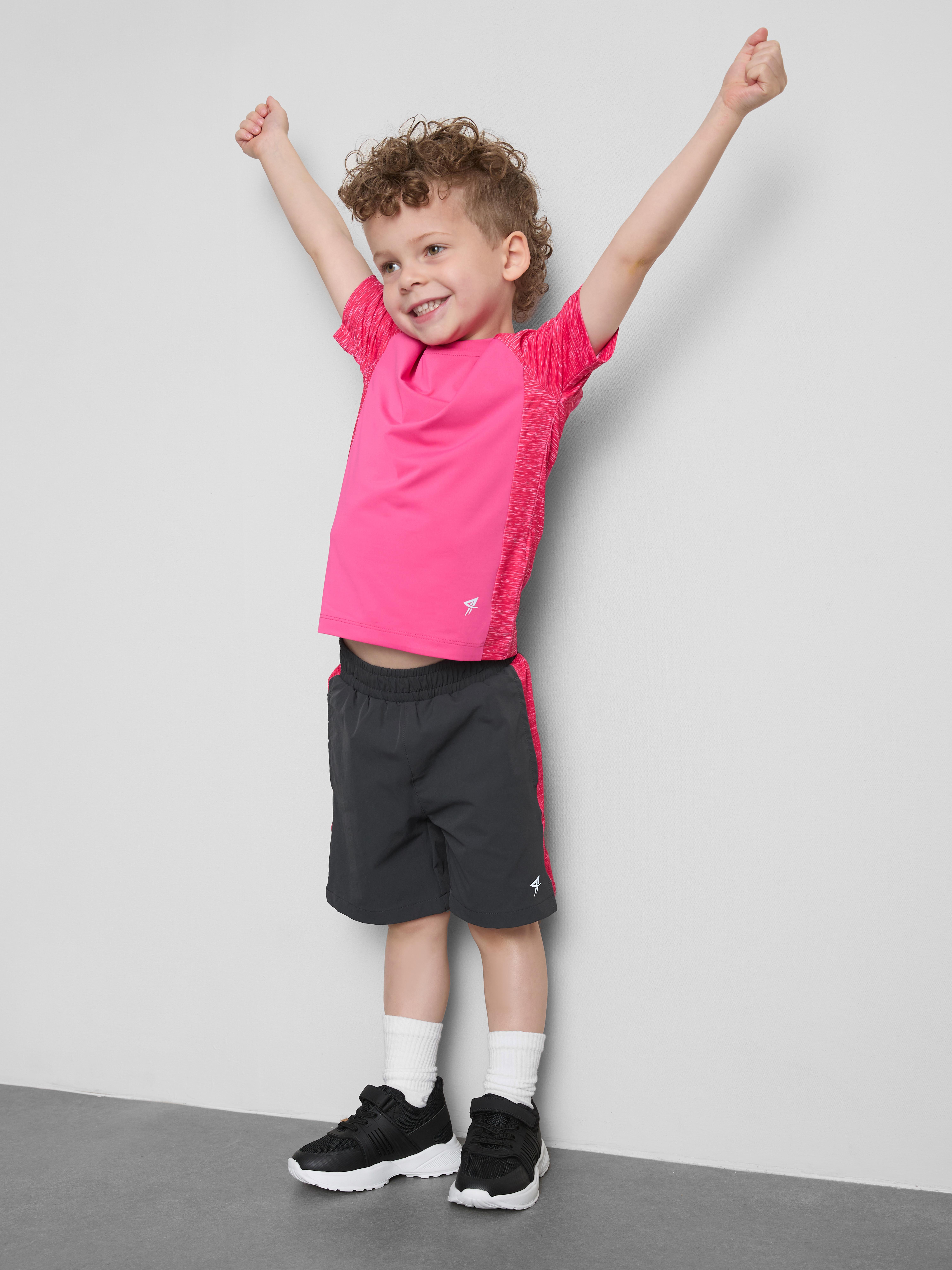 1,5 - 7 ani | Set sport cu tricou și pantaloni scurți