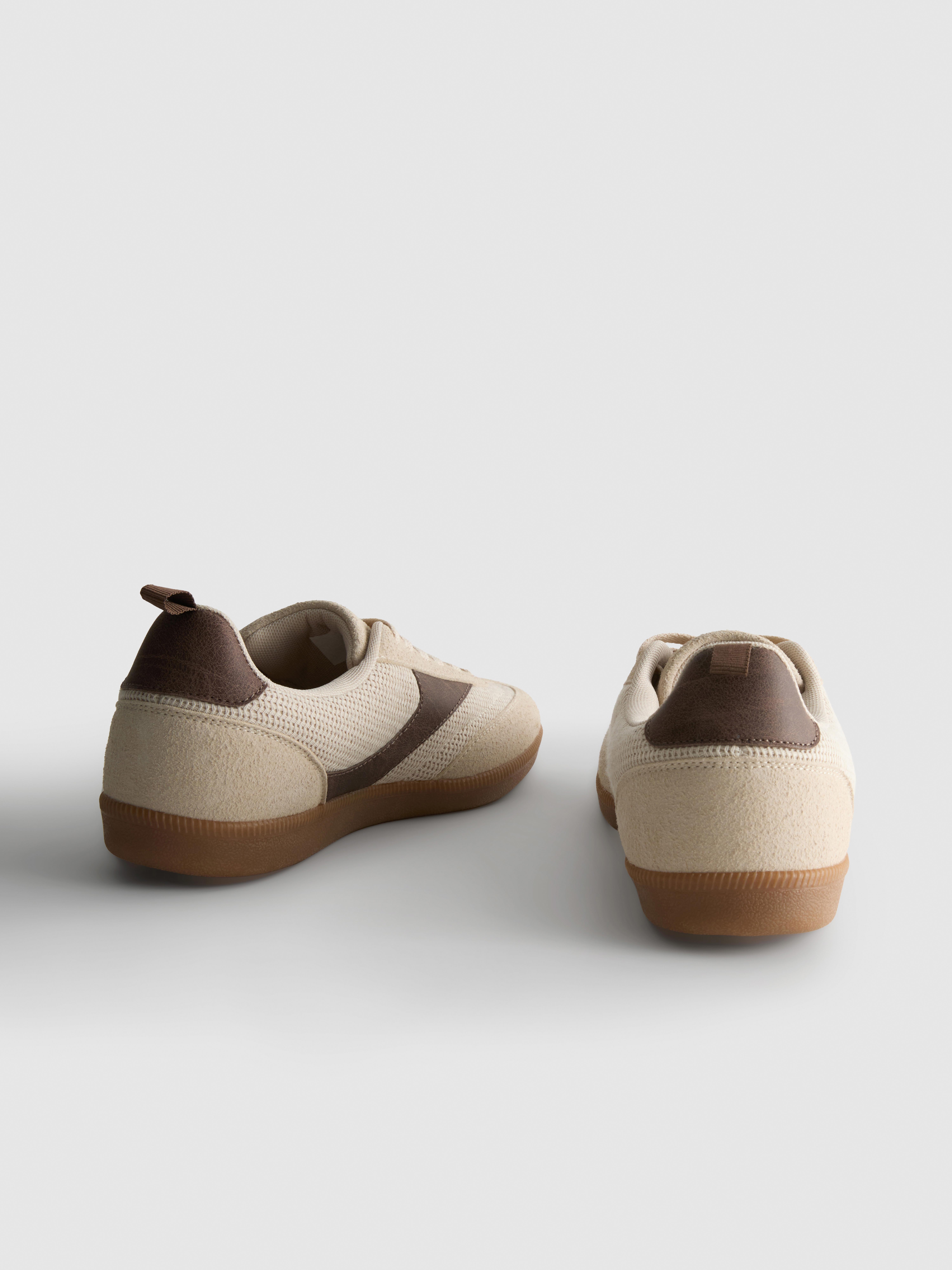 Low-Top-Sneaker mit Gummisohle