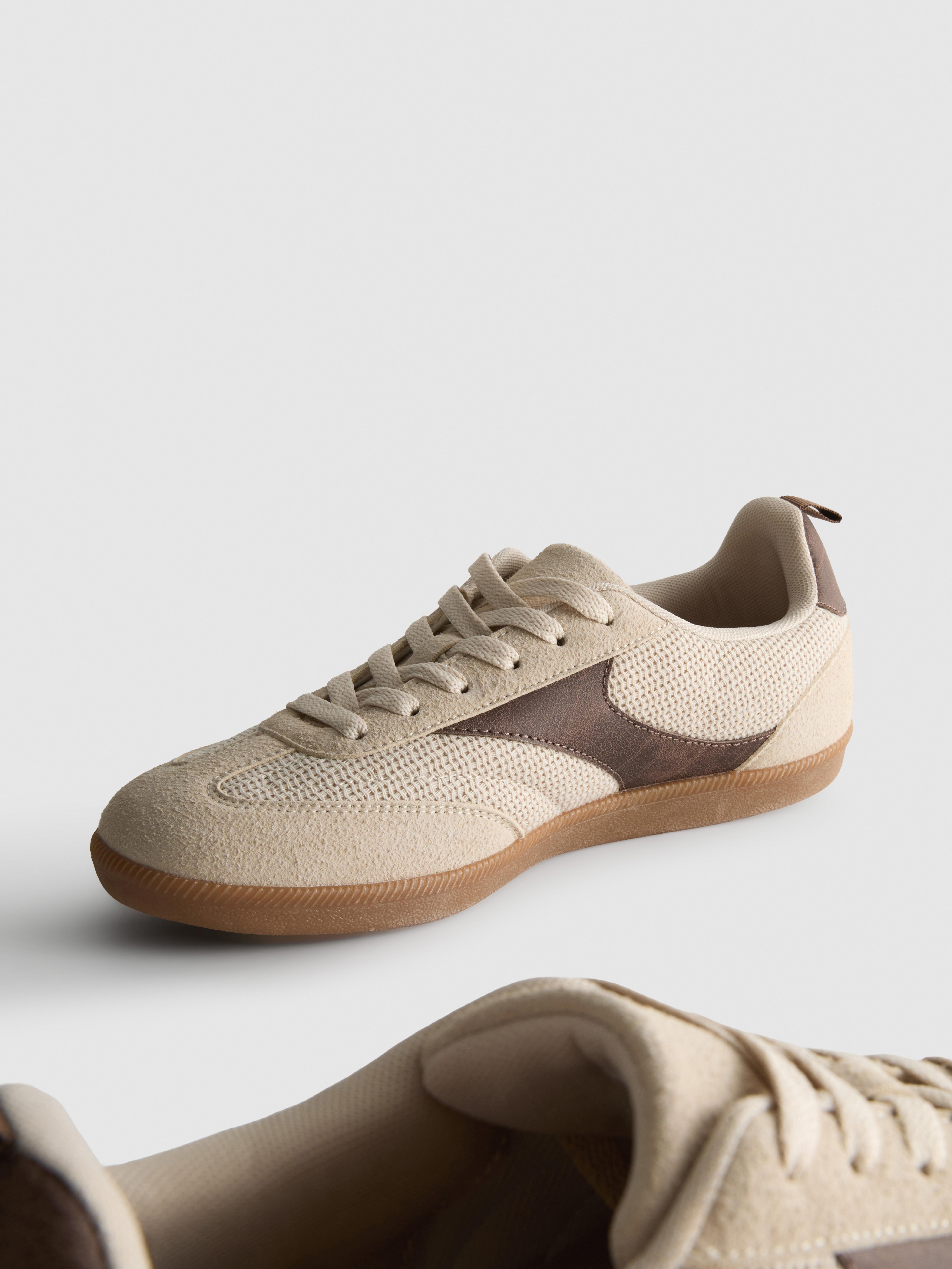 Low-Top-Sneaker mit Gummisohle