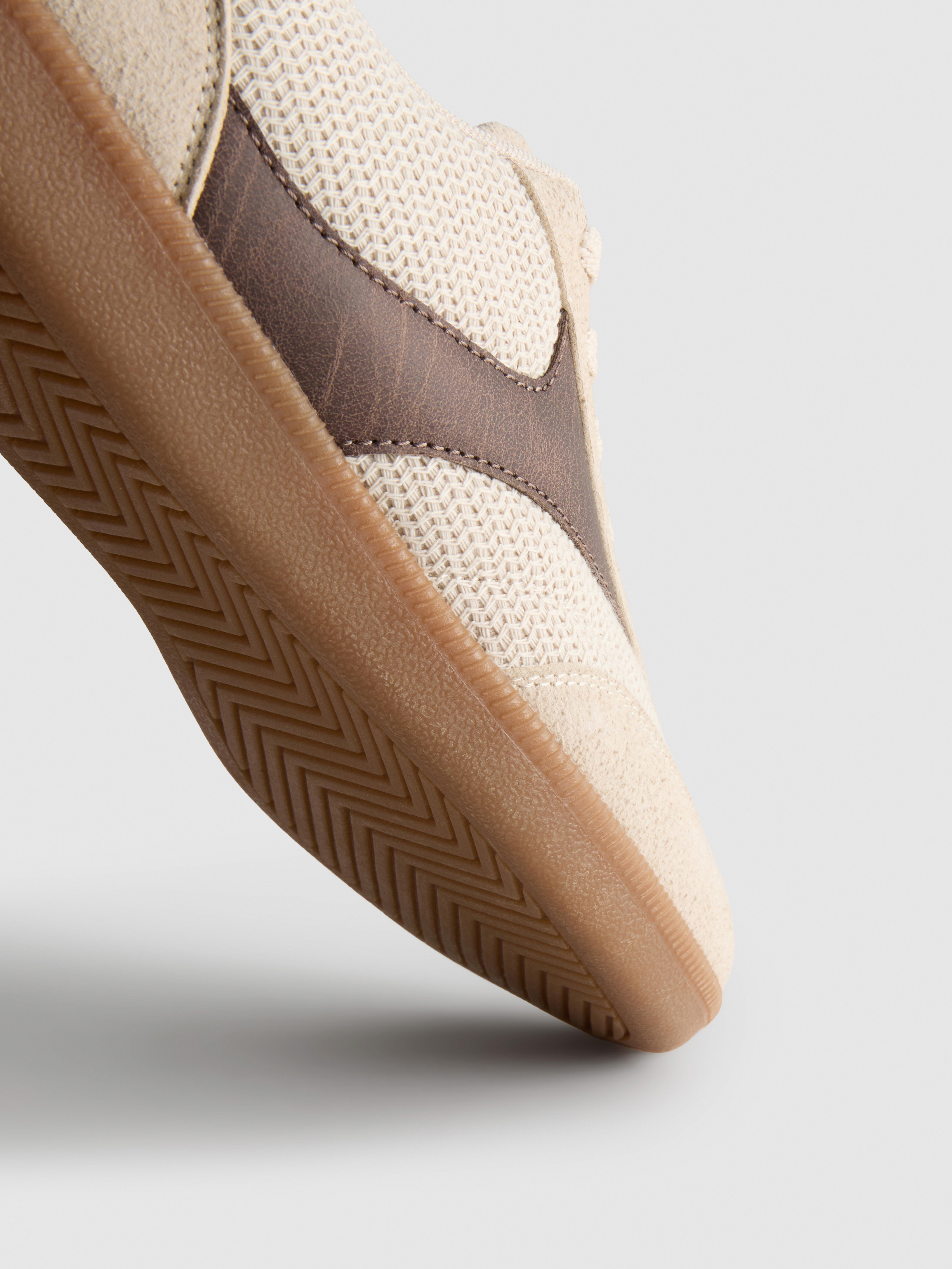 Low-Top-Sneaker mit Gummisohle