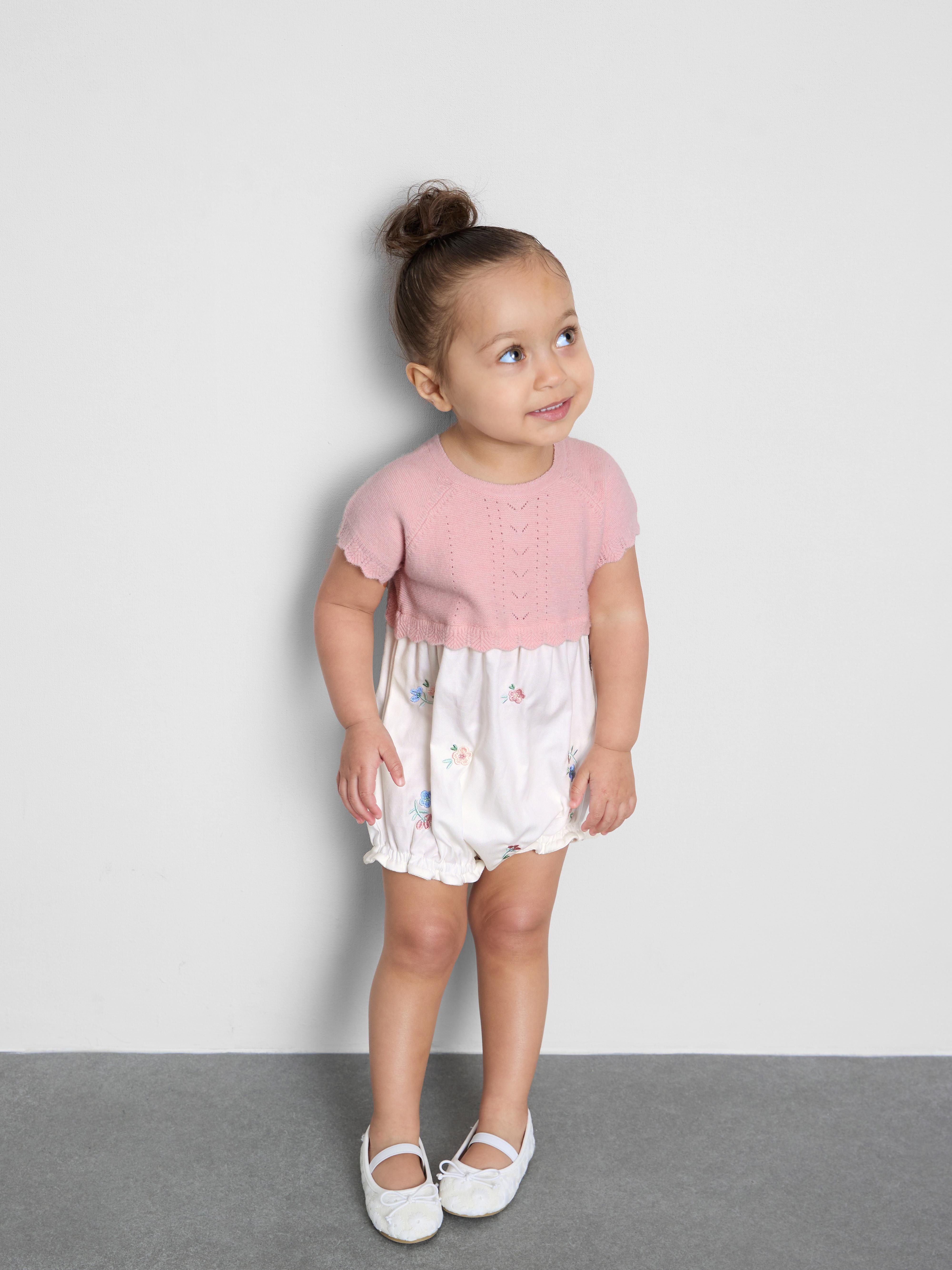 0–18 Monate | Strickstrampler mit Stickerei für Neugeborene