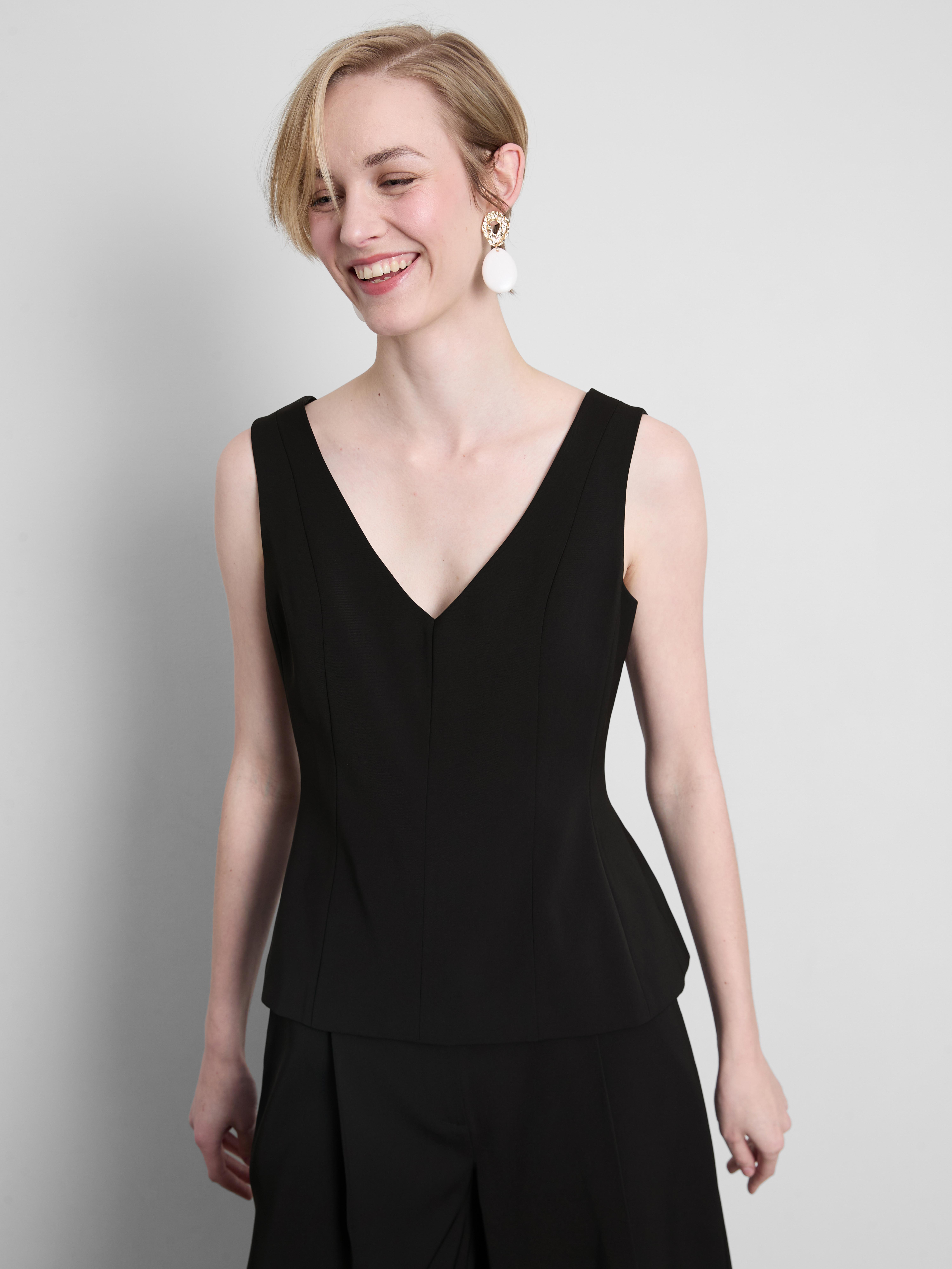 Lila Top mit V-Ausschnitt und Schößchen