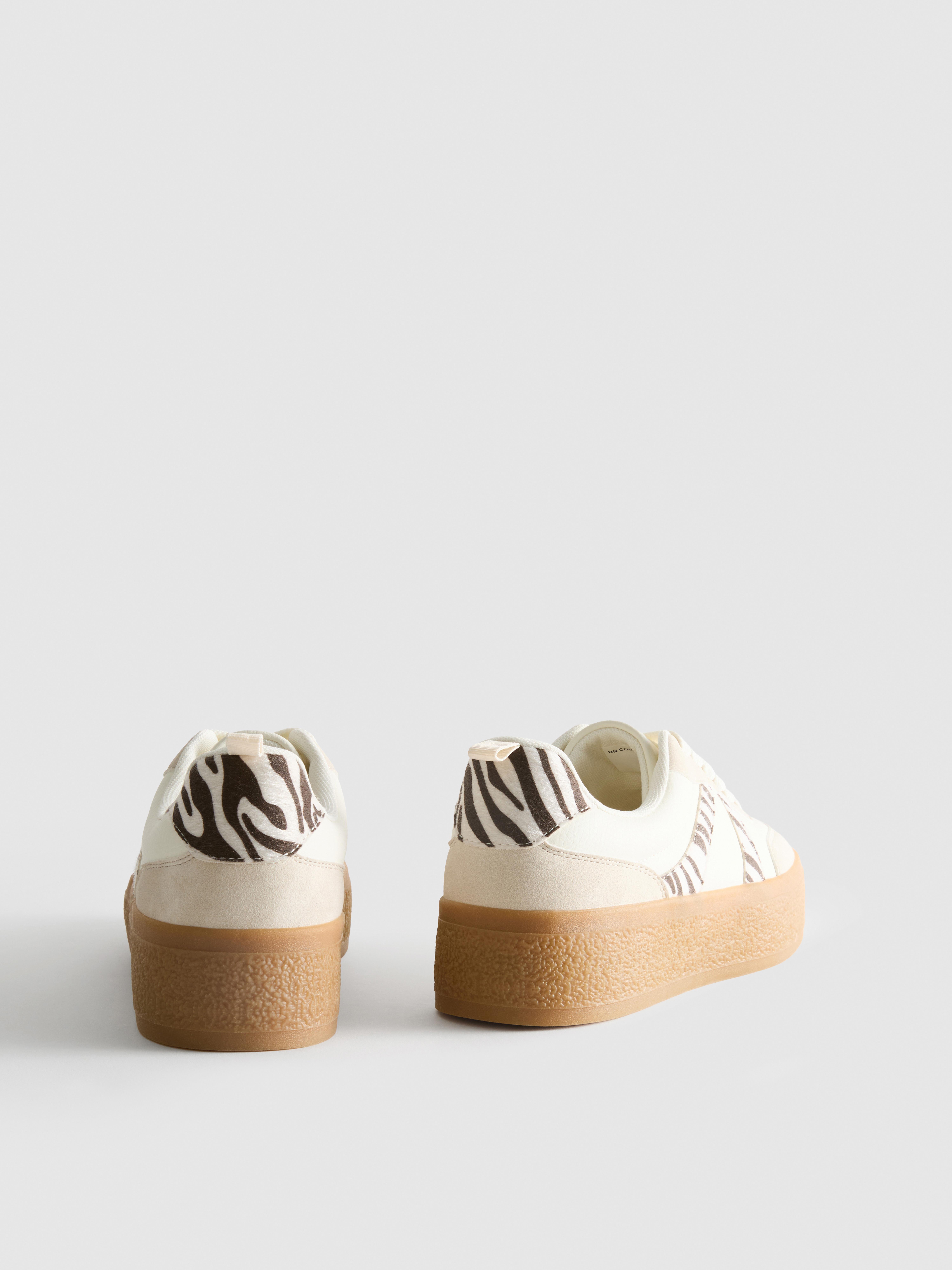 Flatform-Sneaker mit Gummisohle