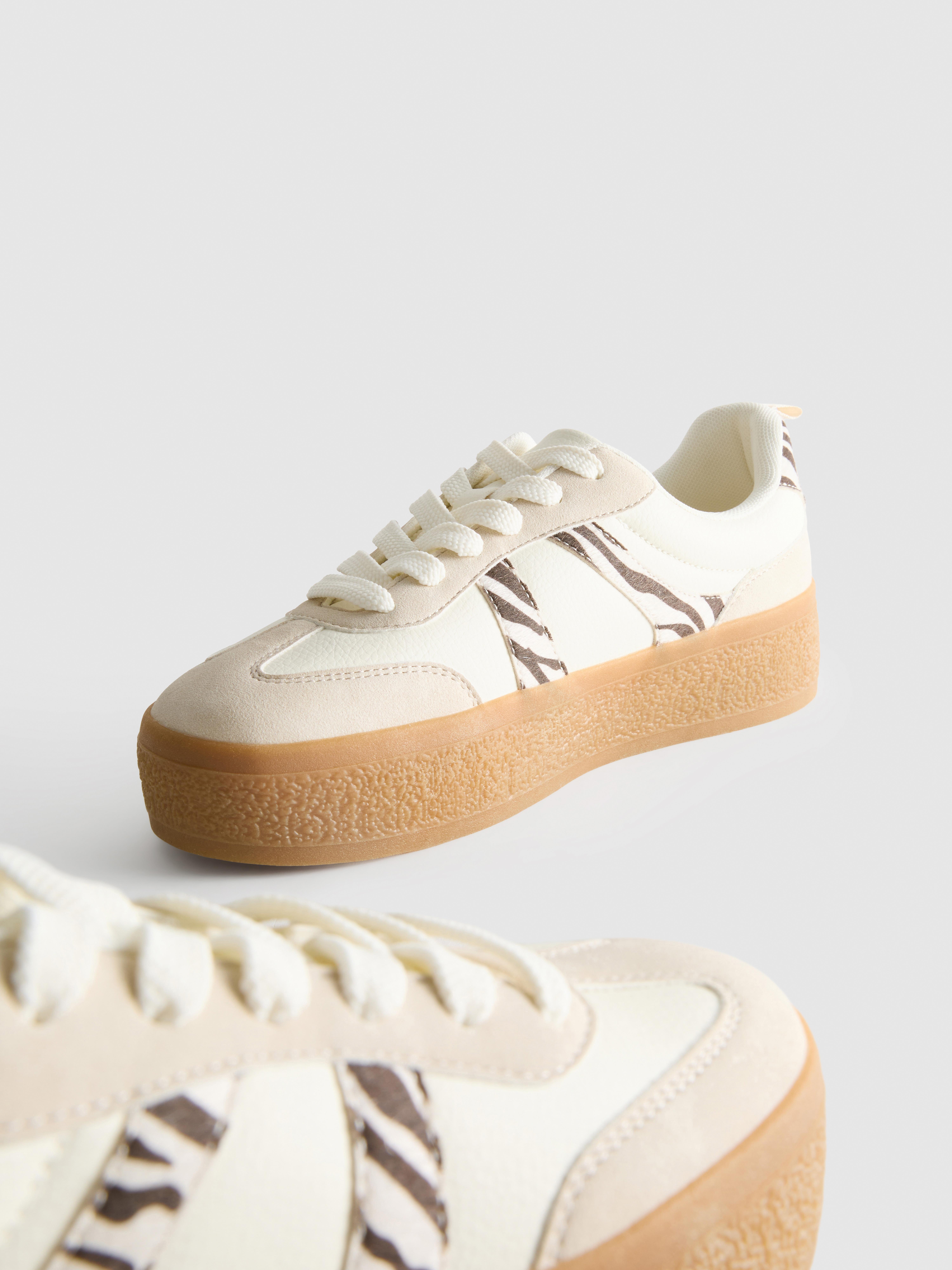 Flatform-Sneaker mit Gummisohle