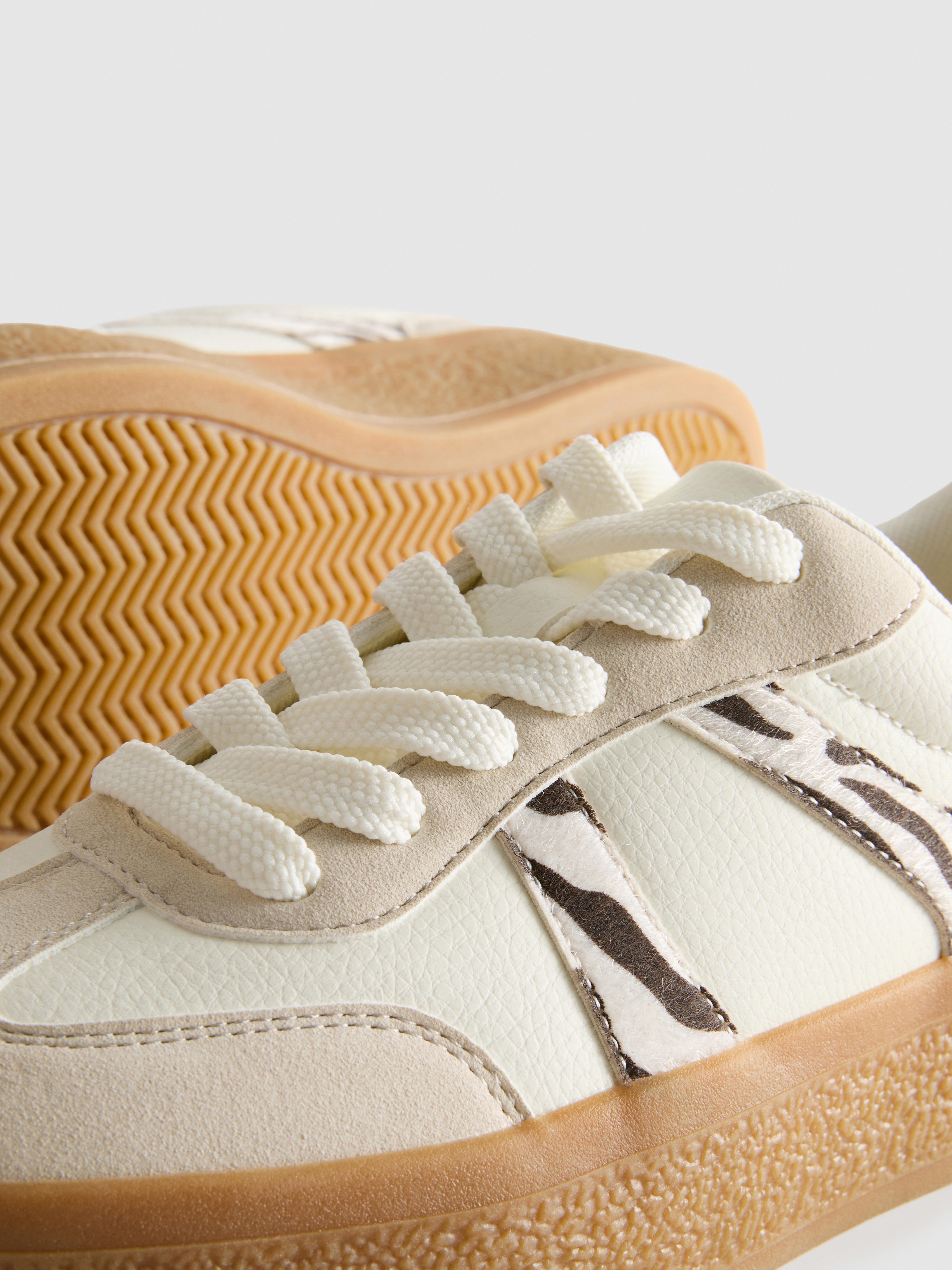 Flatform-Sneaker mit Gummisohle