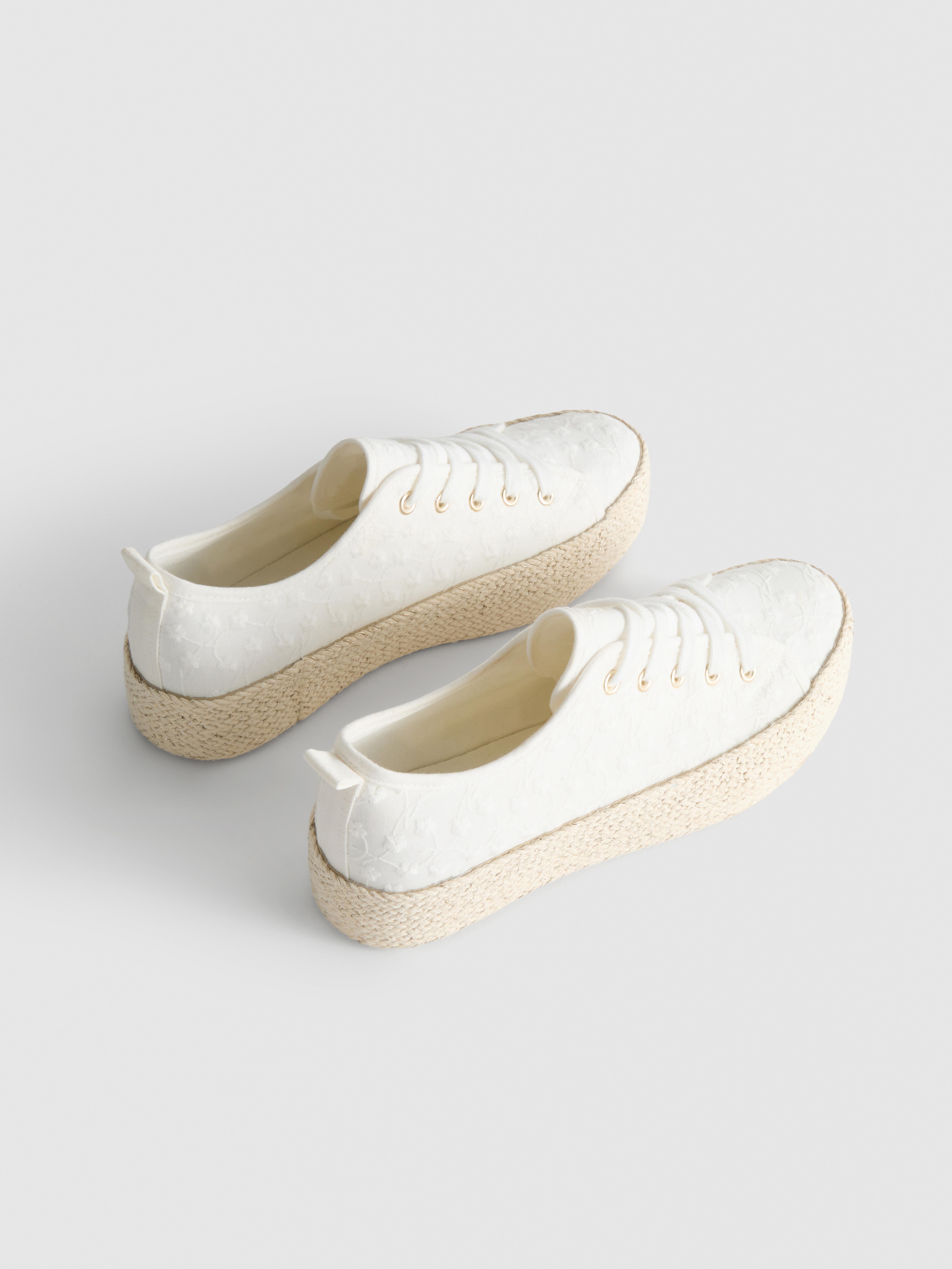 Canvas-Sneaker mit Jute-Flatform