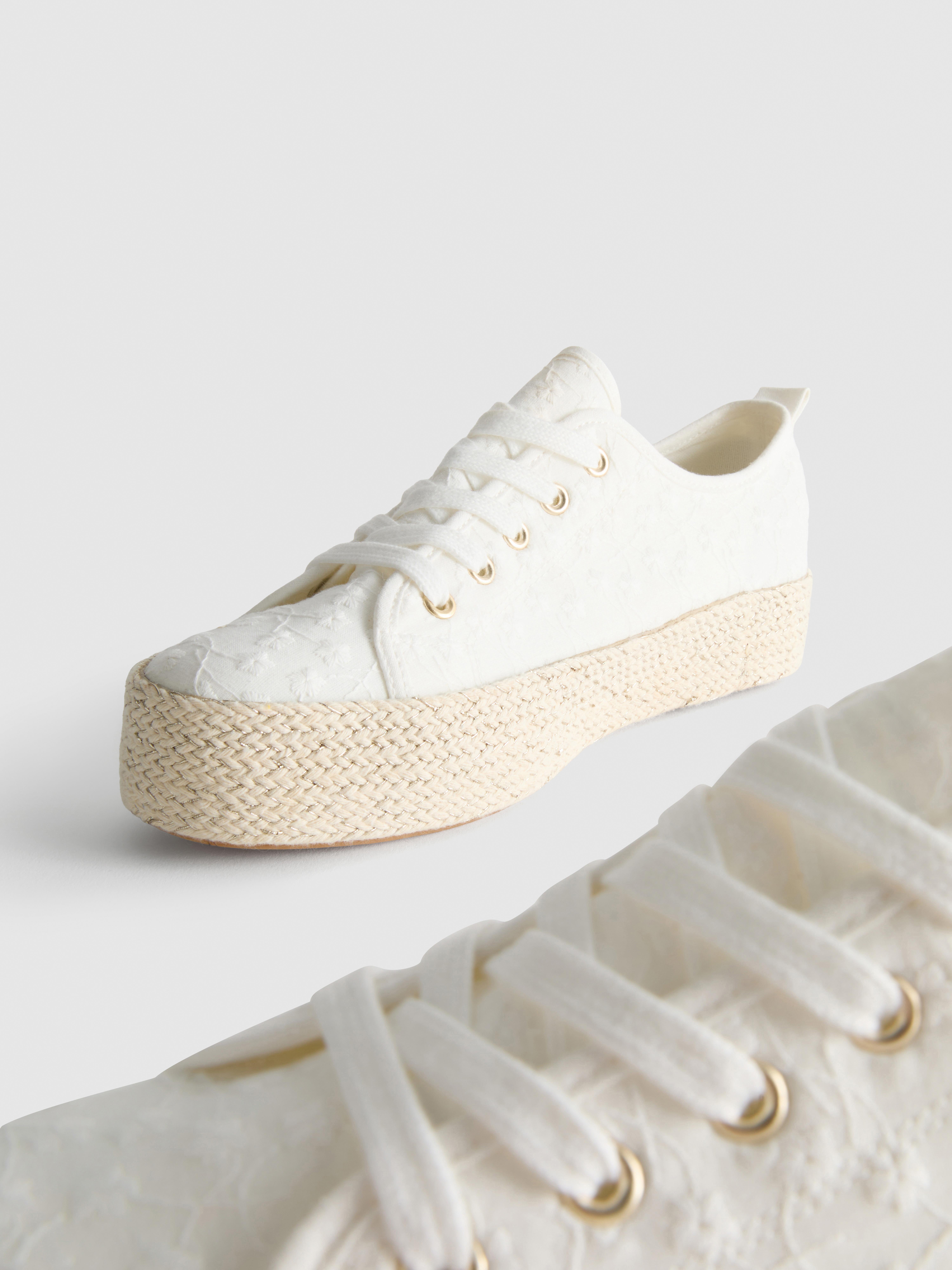 Canvas-Sneaker mit Jute-Flatform