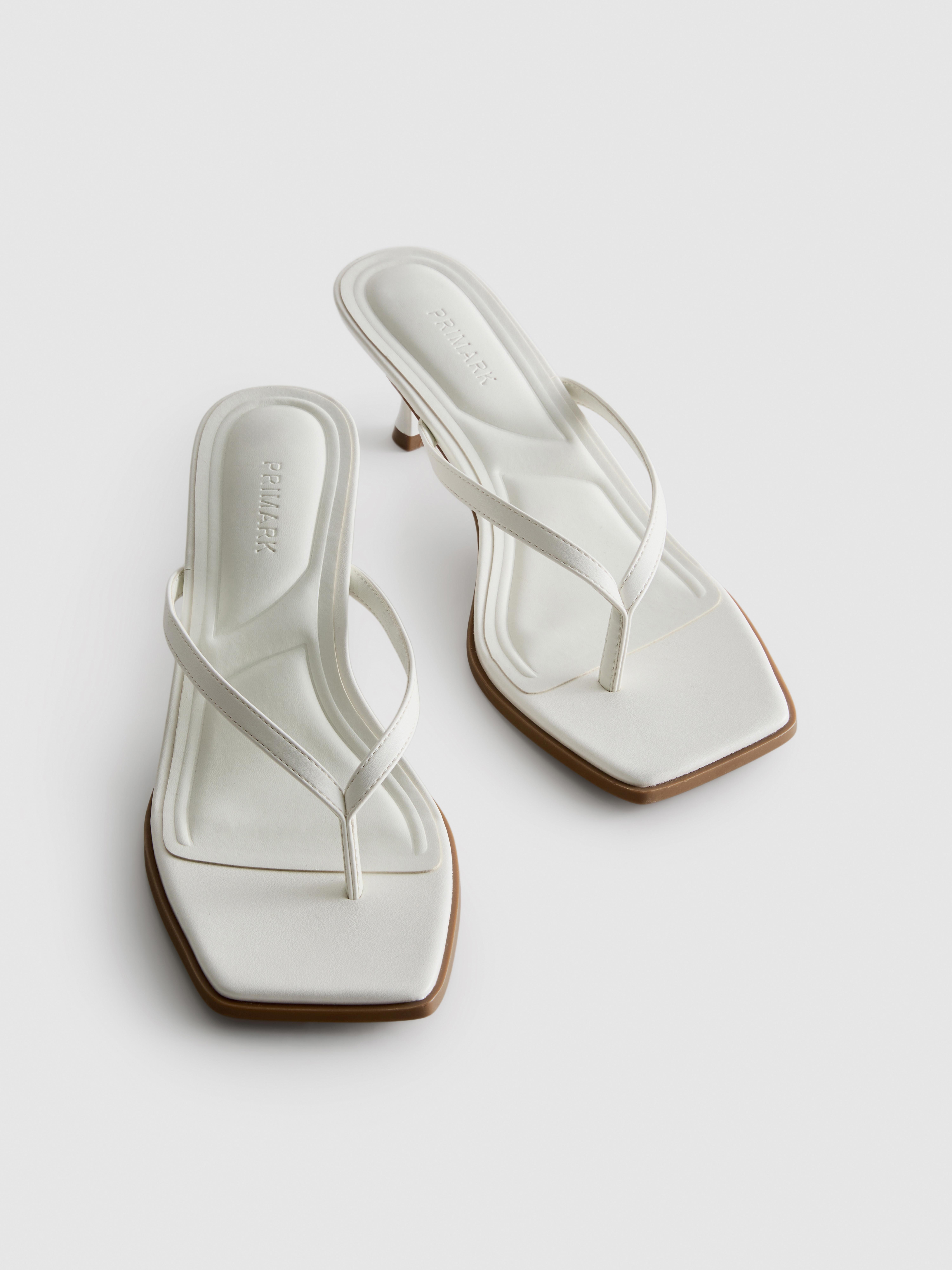 Mules à talon et bride à entredoigt
