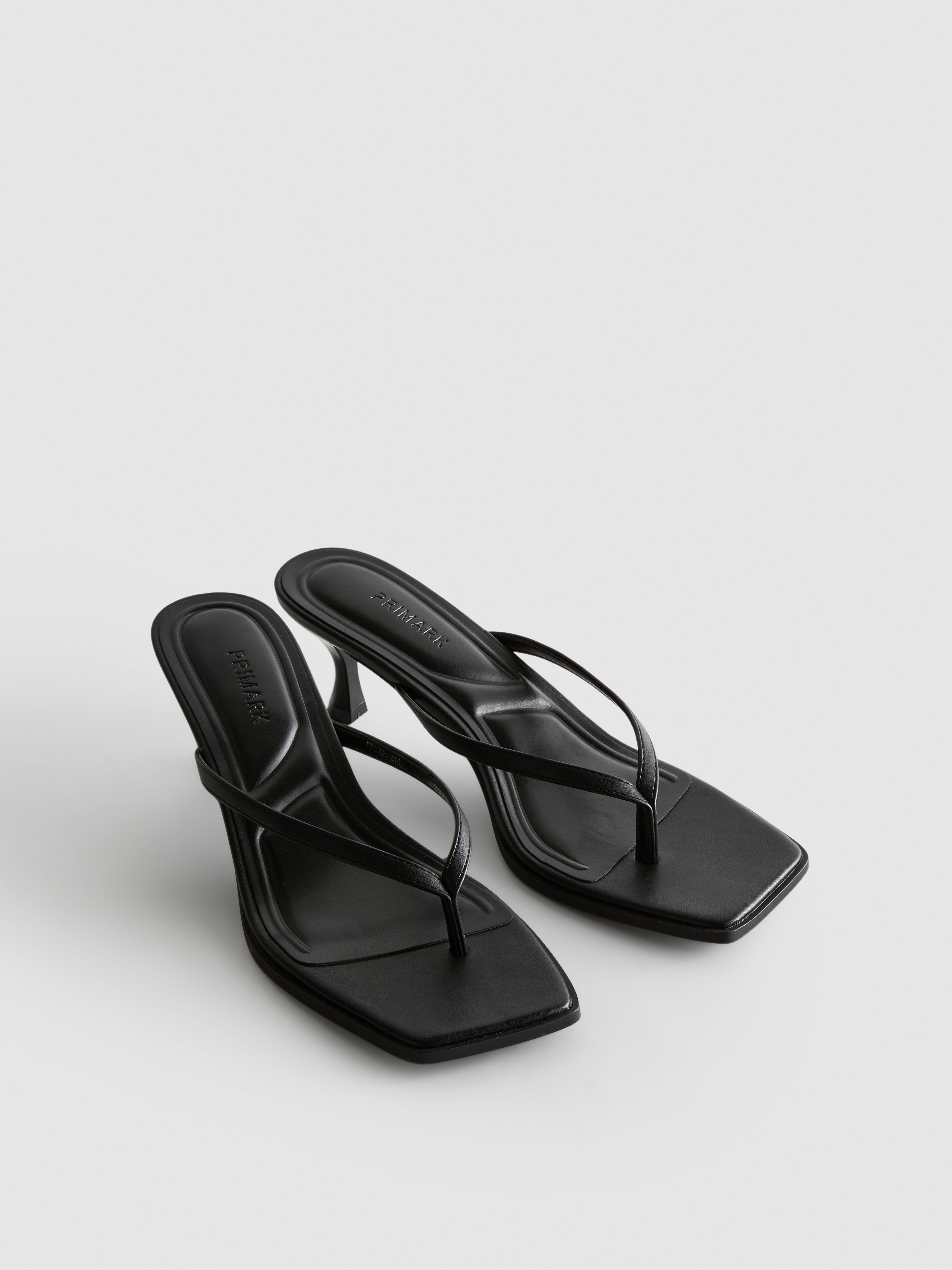 Mules à talon et bride à entredoigt