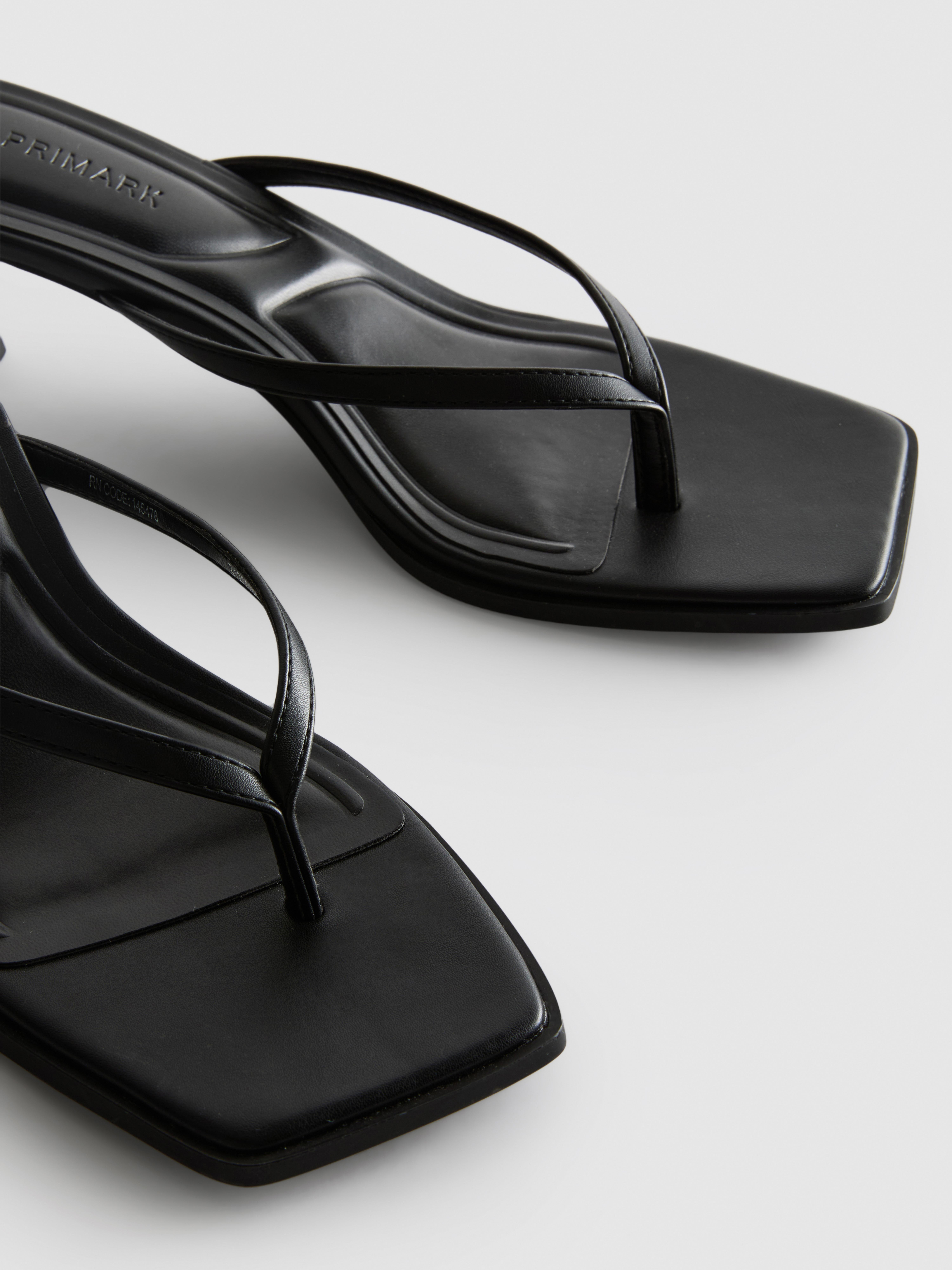 Mules à talon et bride à entredoigt