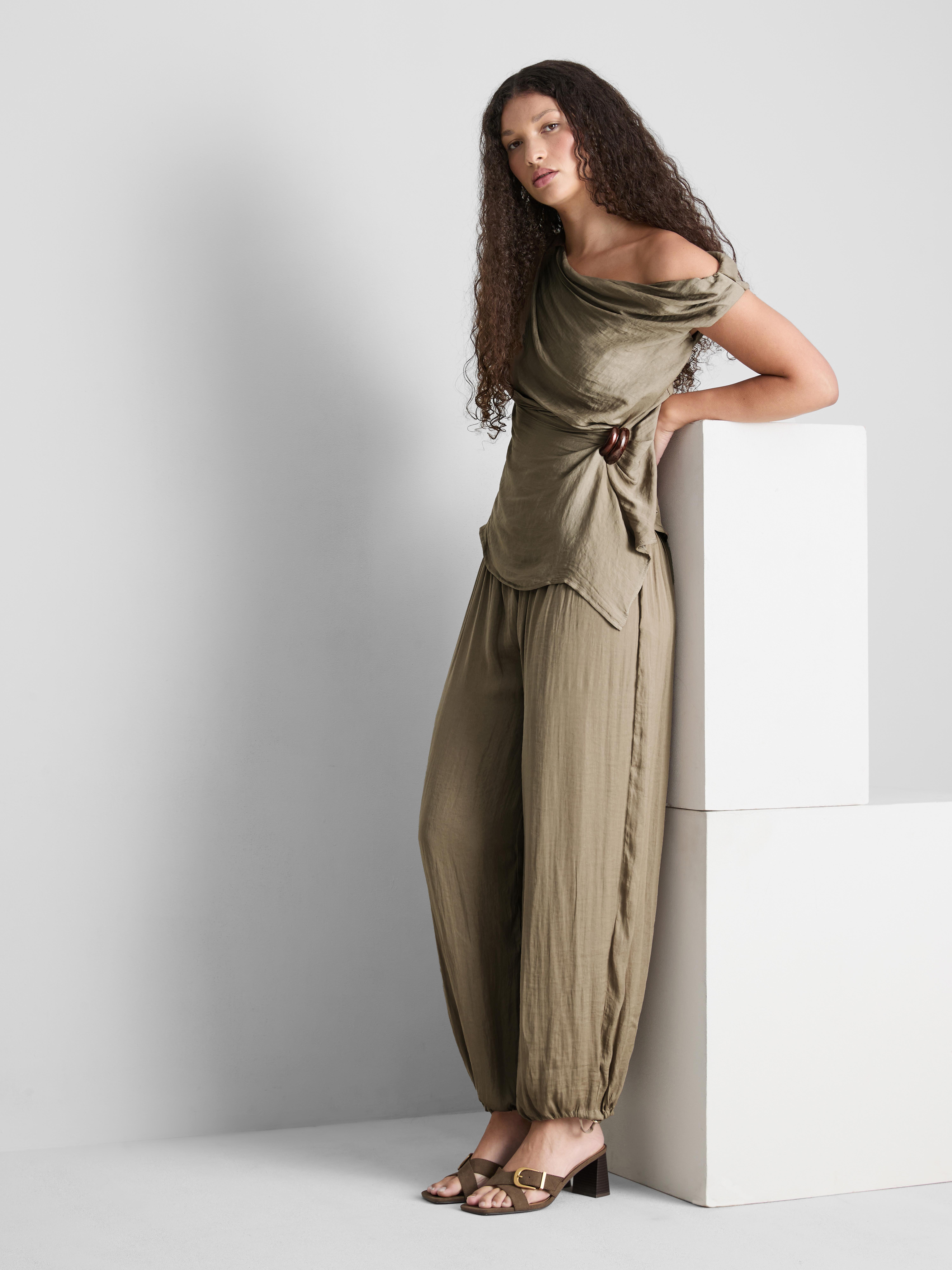 Top drappeggiato con dettagli in metallo The Edit