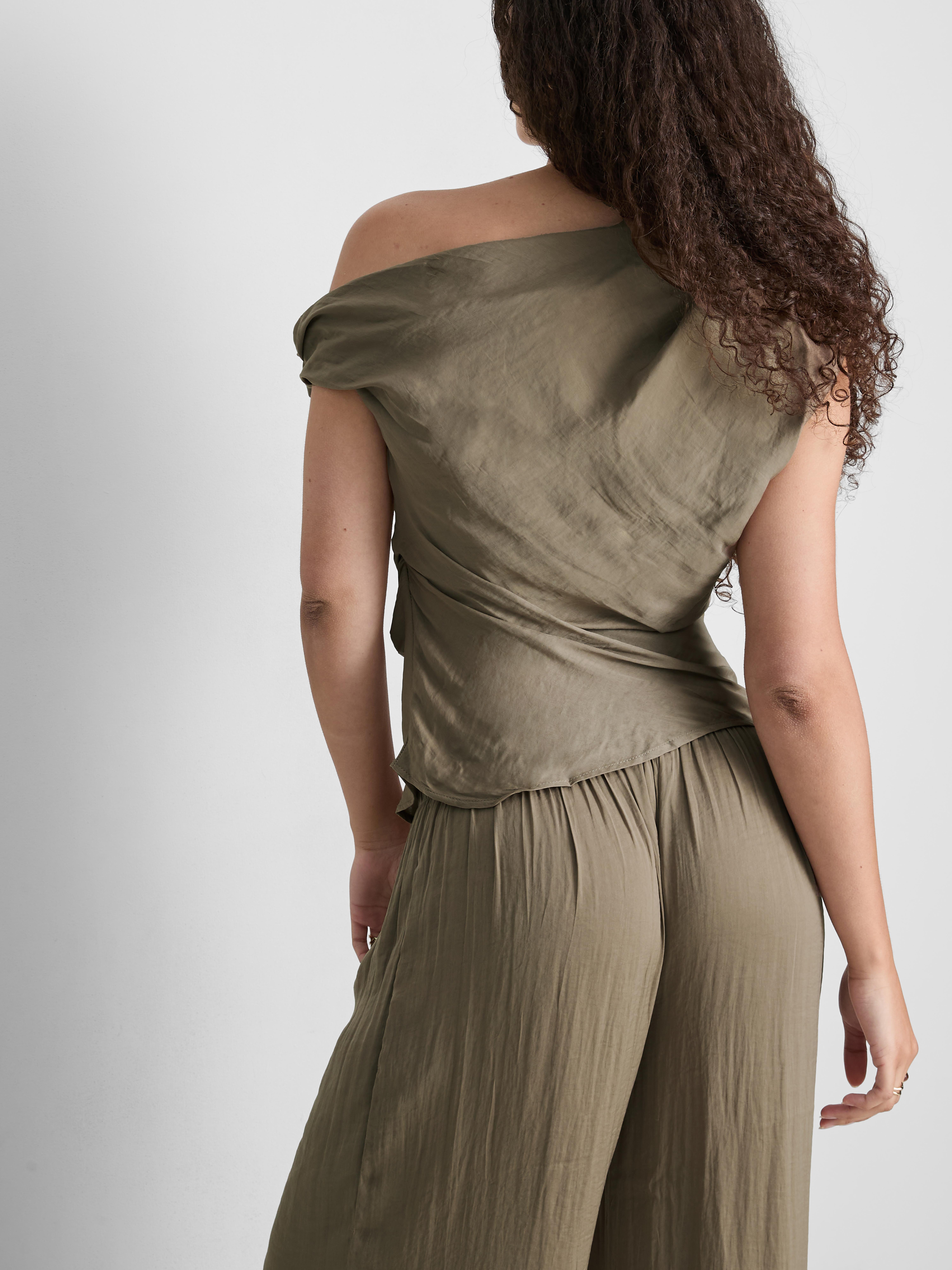 Top drappeggiato con dettagli in metallo The Edit