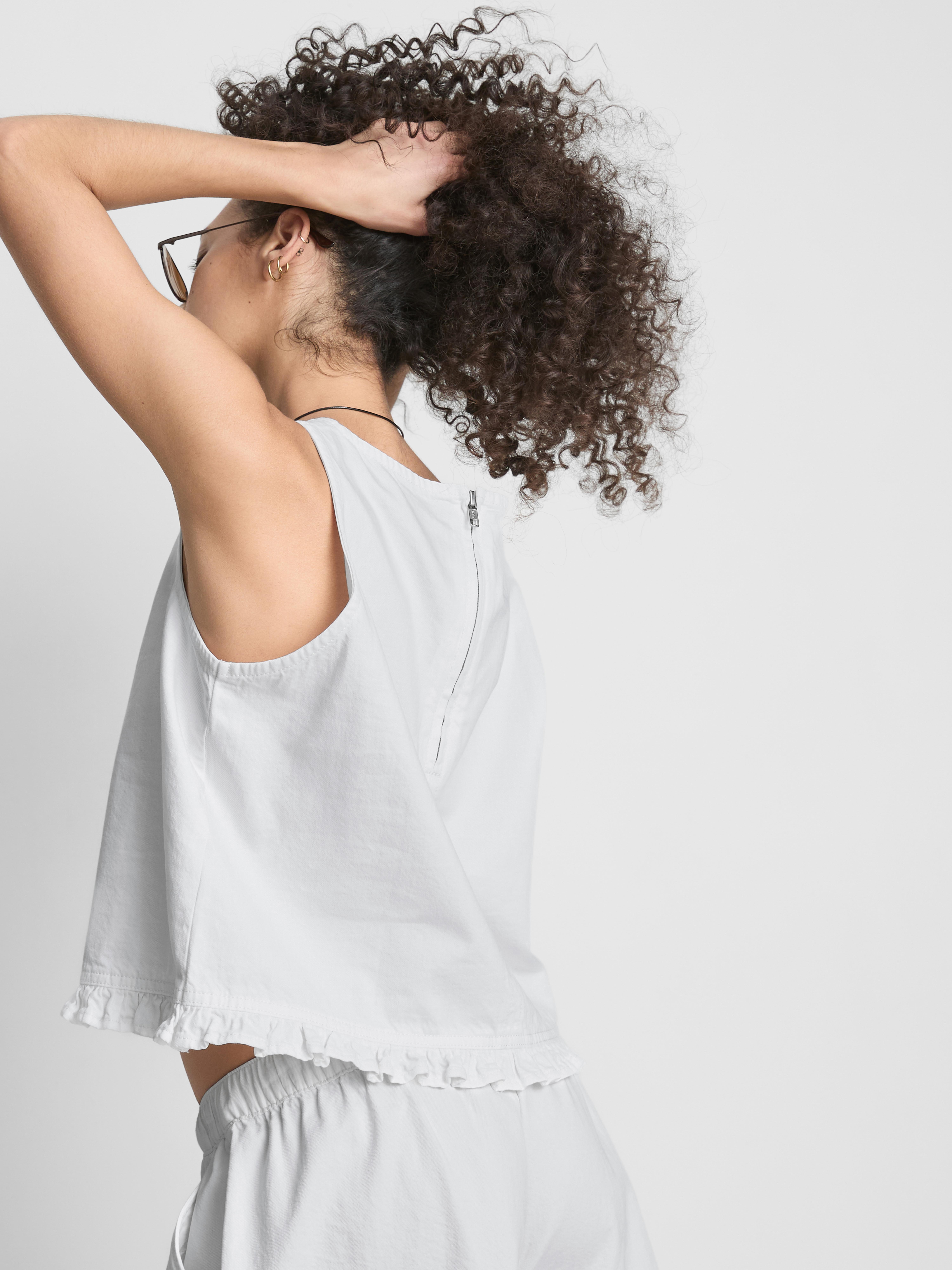 Kurzes Baumwoll-Denim-Tanktop mit Rüschen