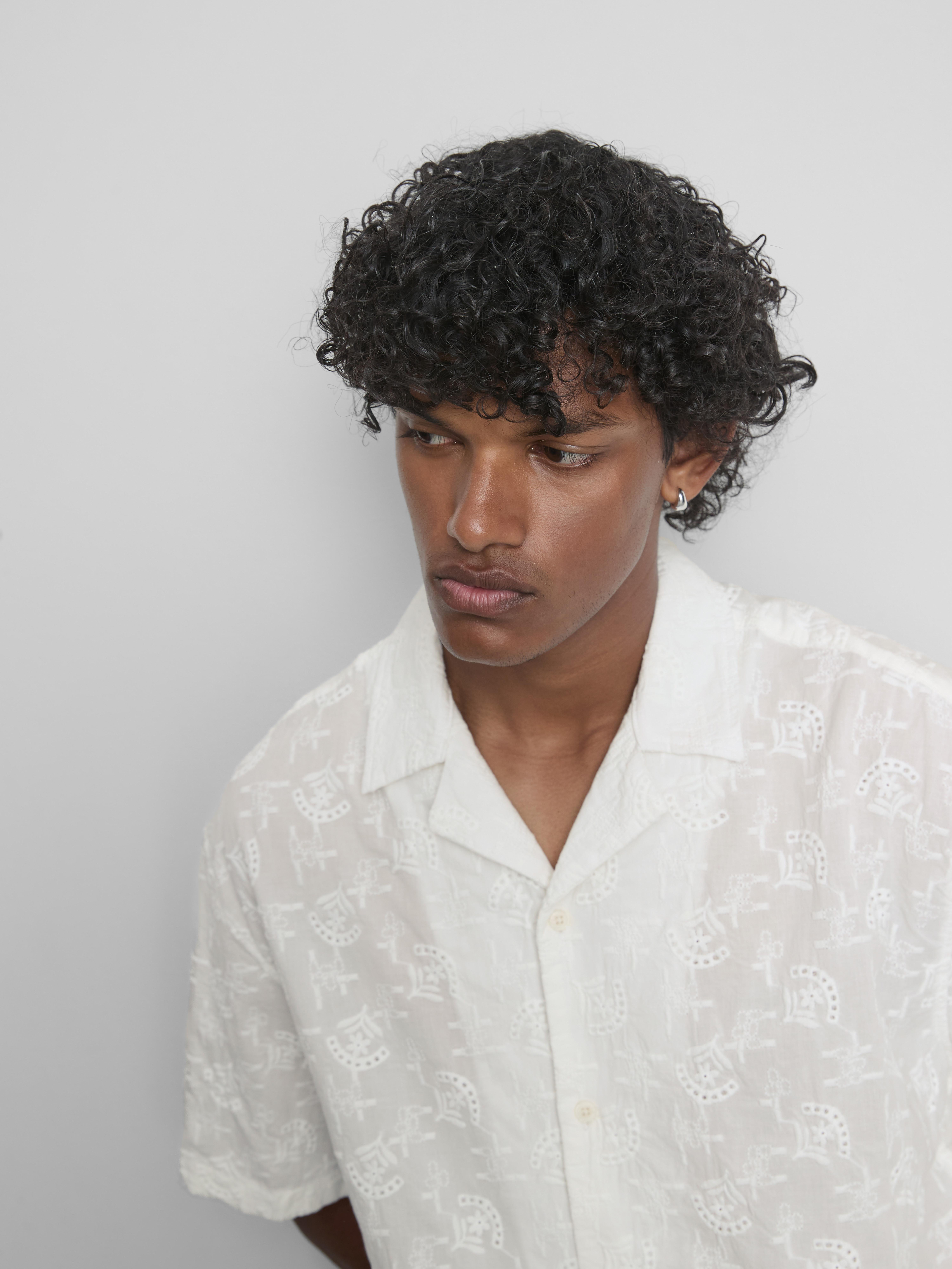 Camisa bordada manga curta algodão The Edit