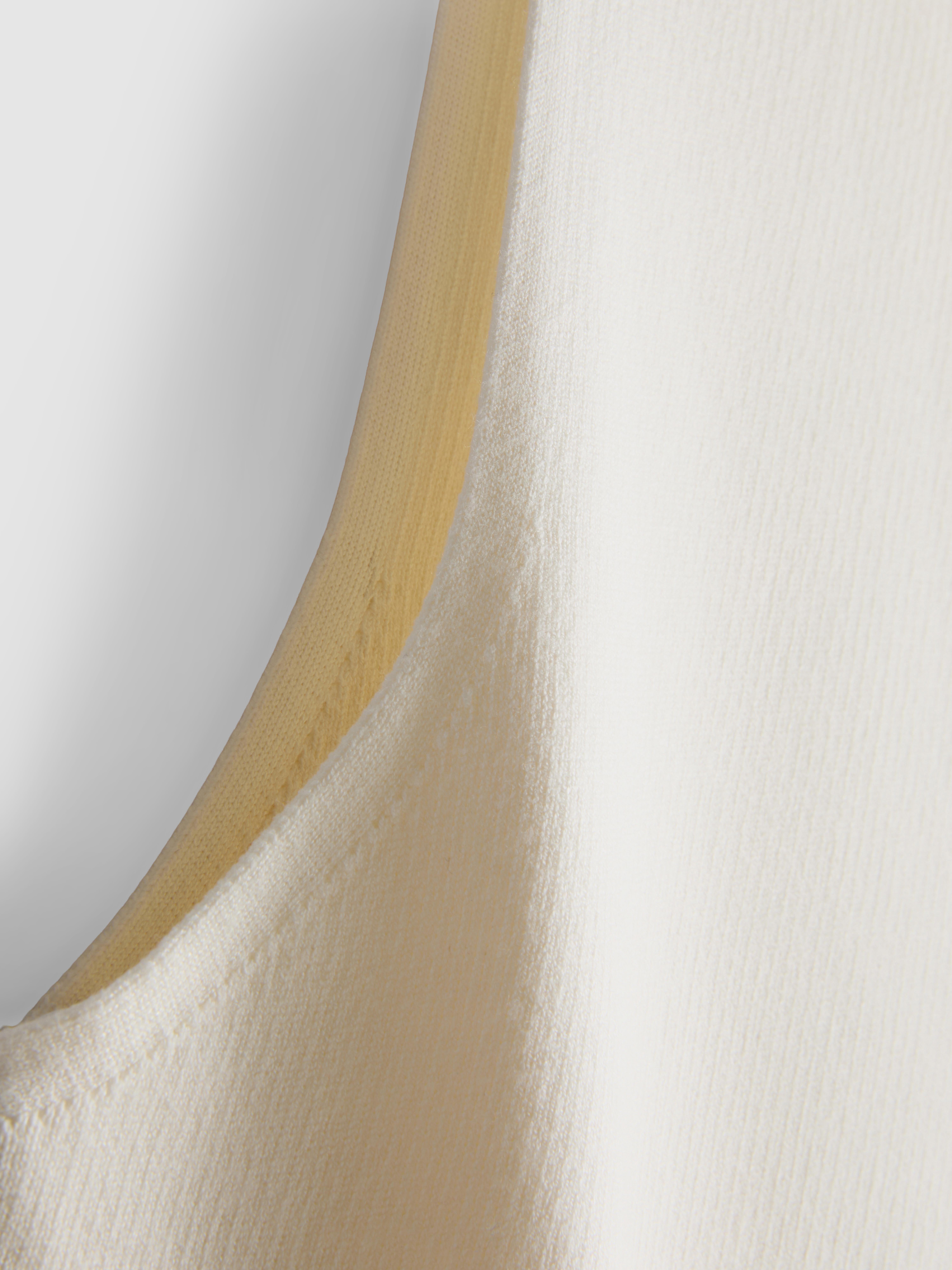 Gilet met bewerkte knopen