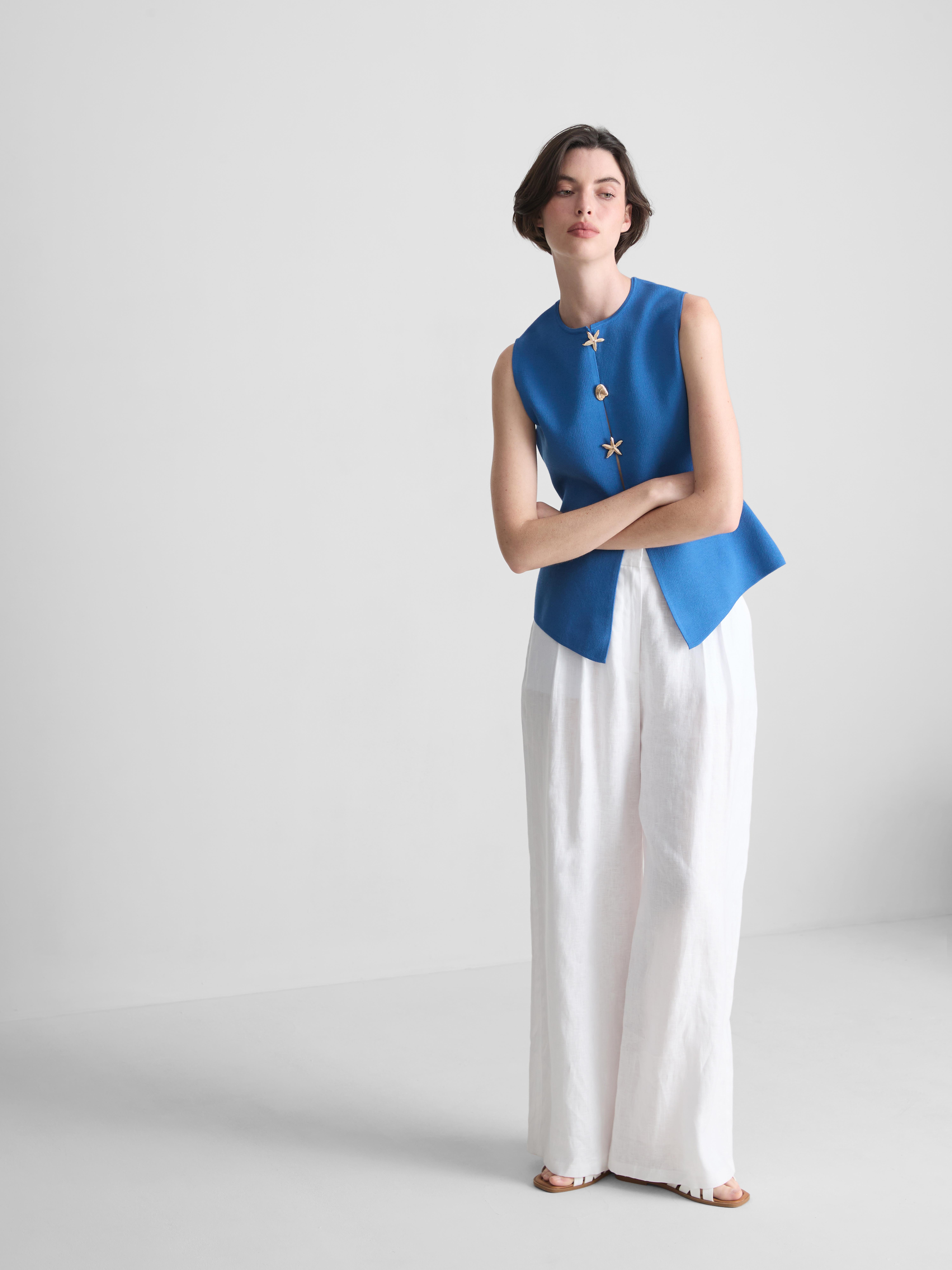 Geformte Weste mit Knopfleiste