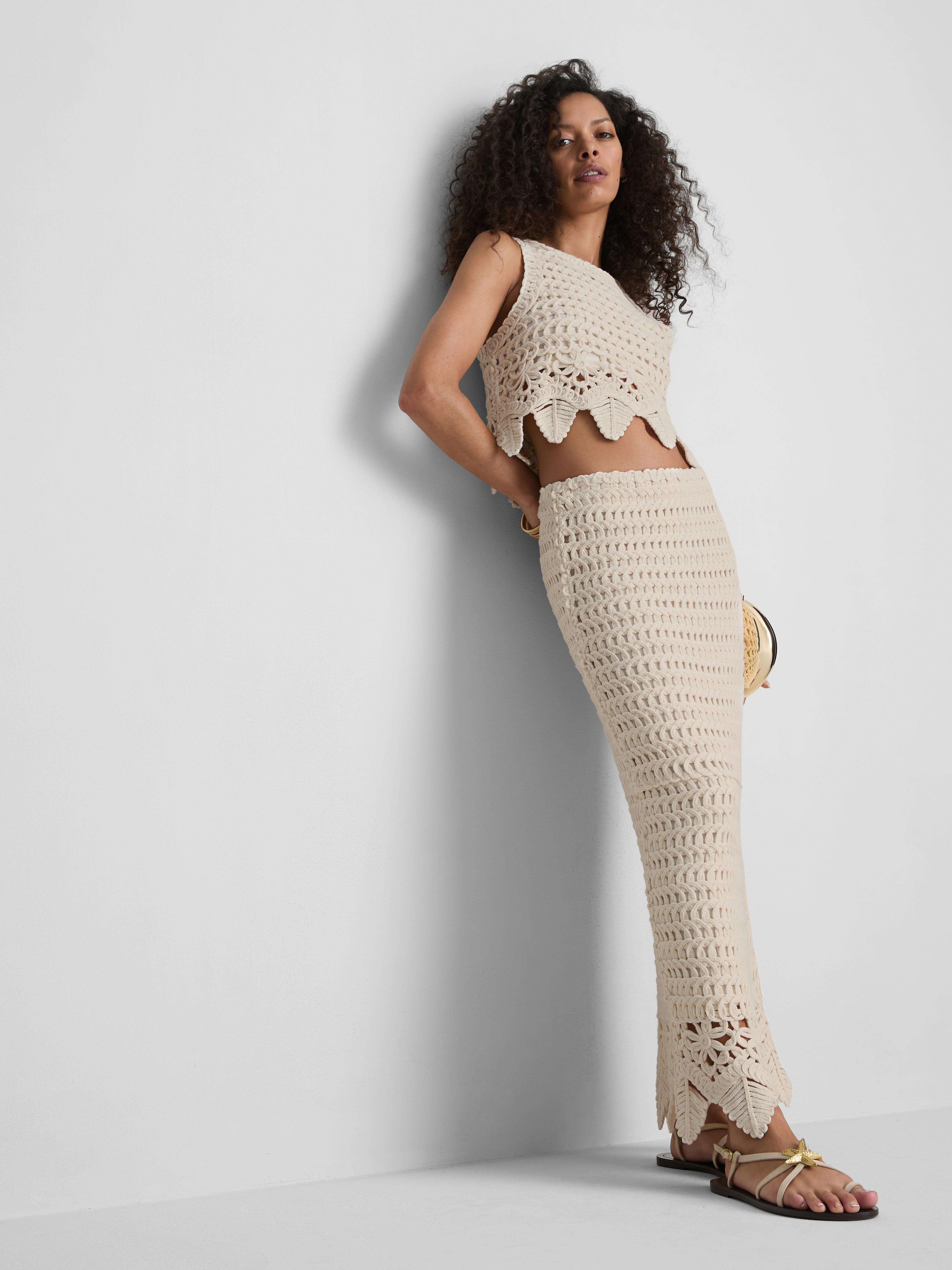 Paula Echevarría Cropped Crochet Vest Top