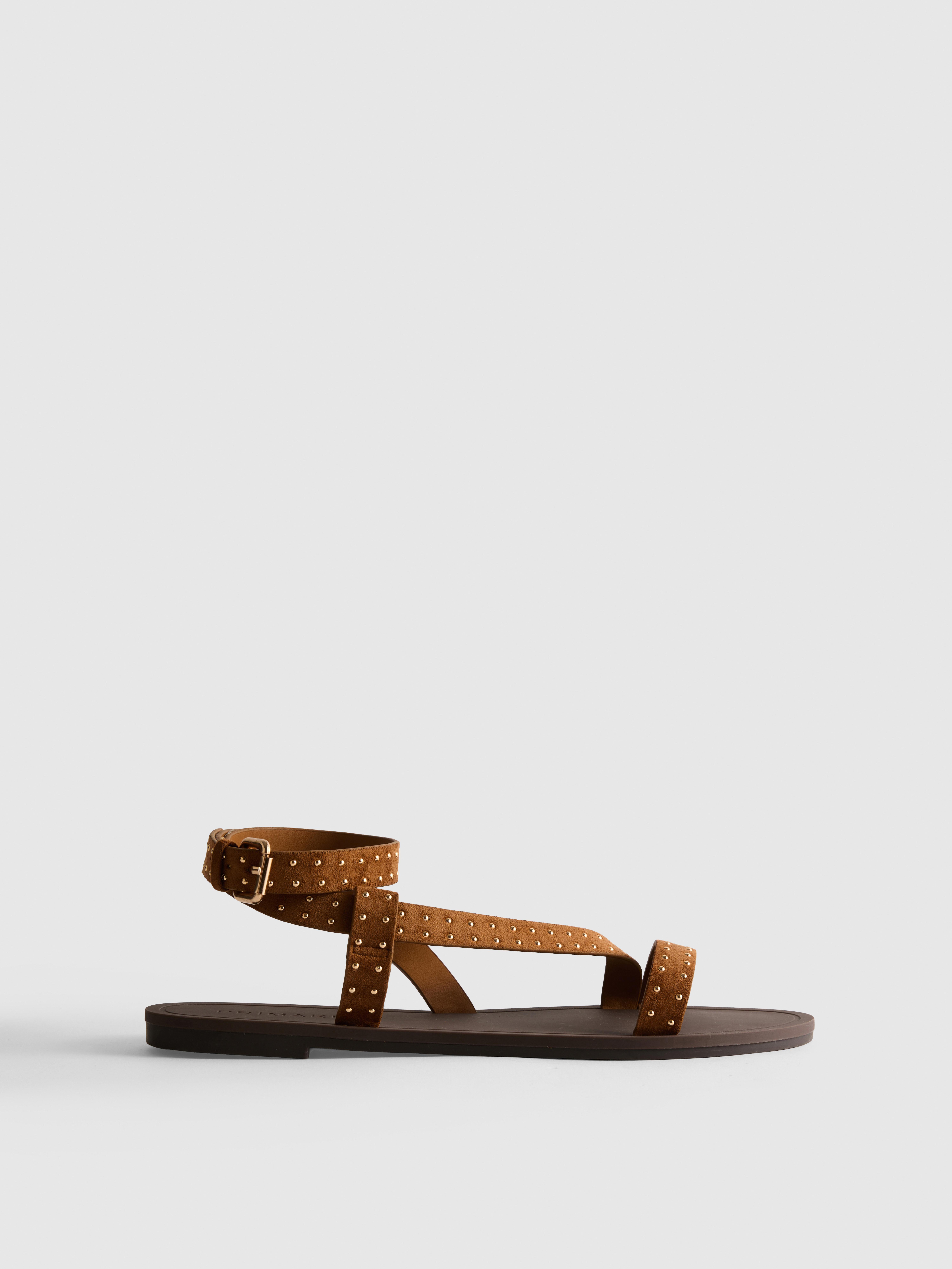 Sandalen met studs op de bandjes