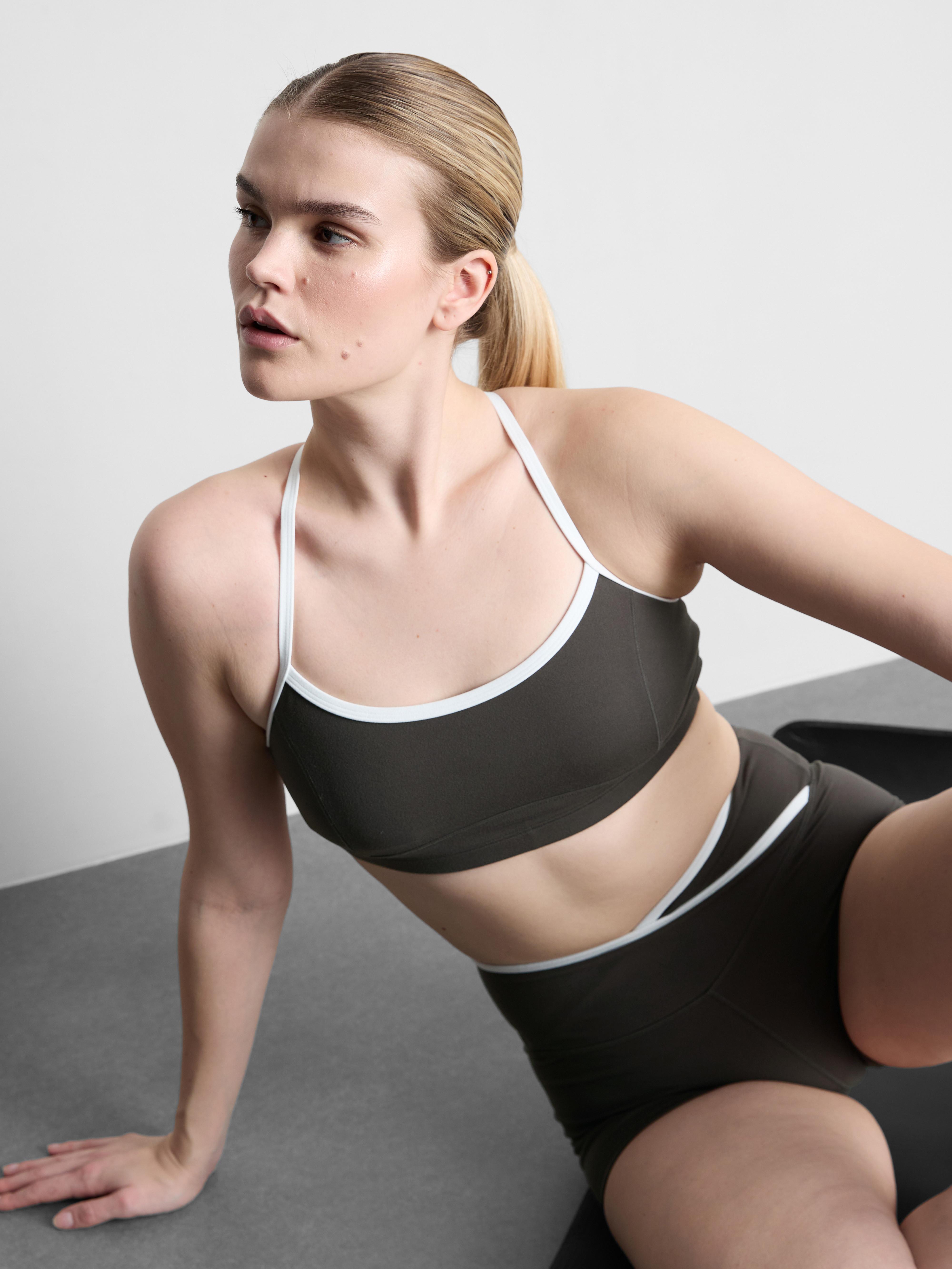 Contrast Trim Cross-Back Active Crop Top