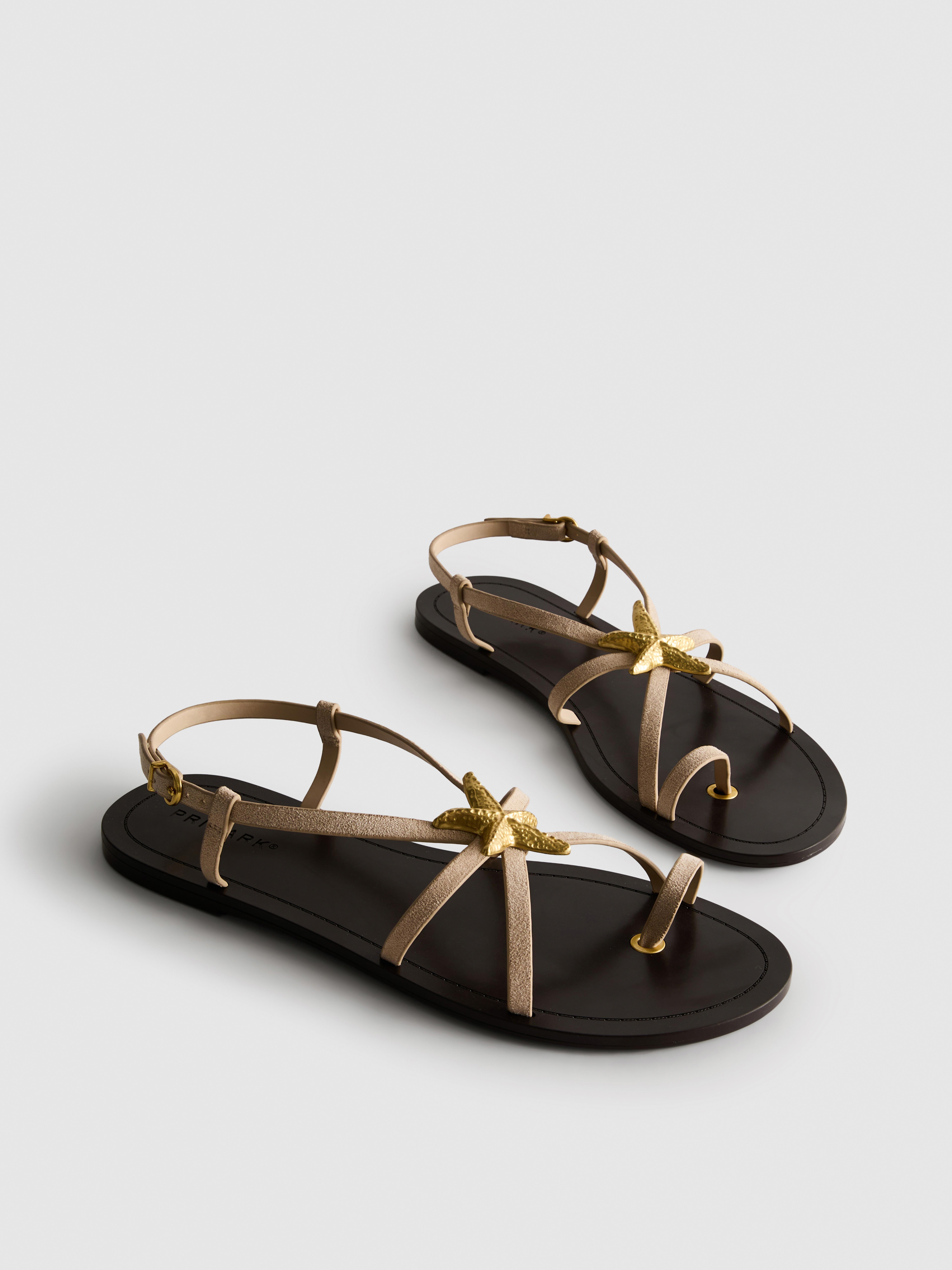 Sandales à brides et étoile de mer Paula Echevarría