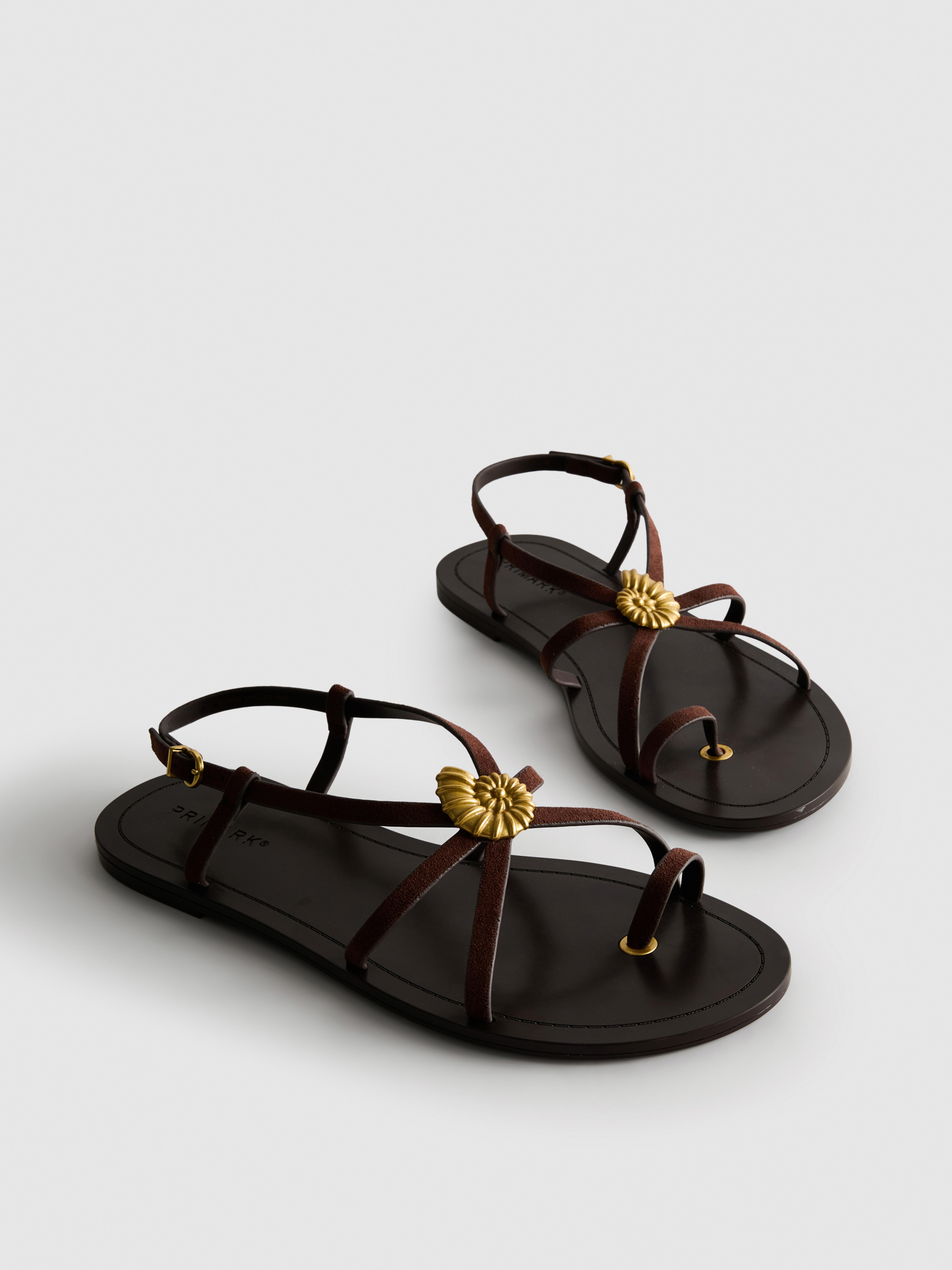 Sandales à brides et étoile de mer Paula Echevarría
