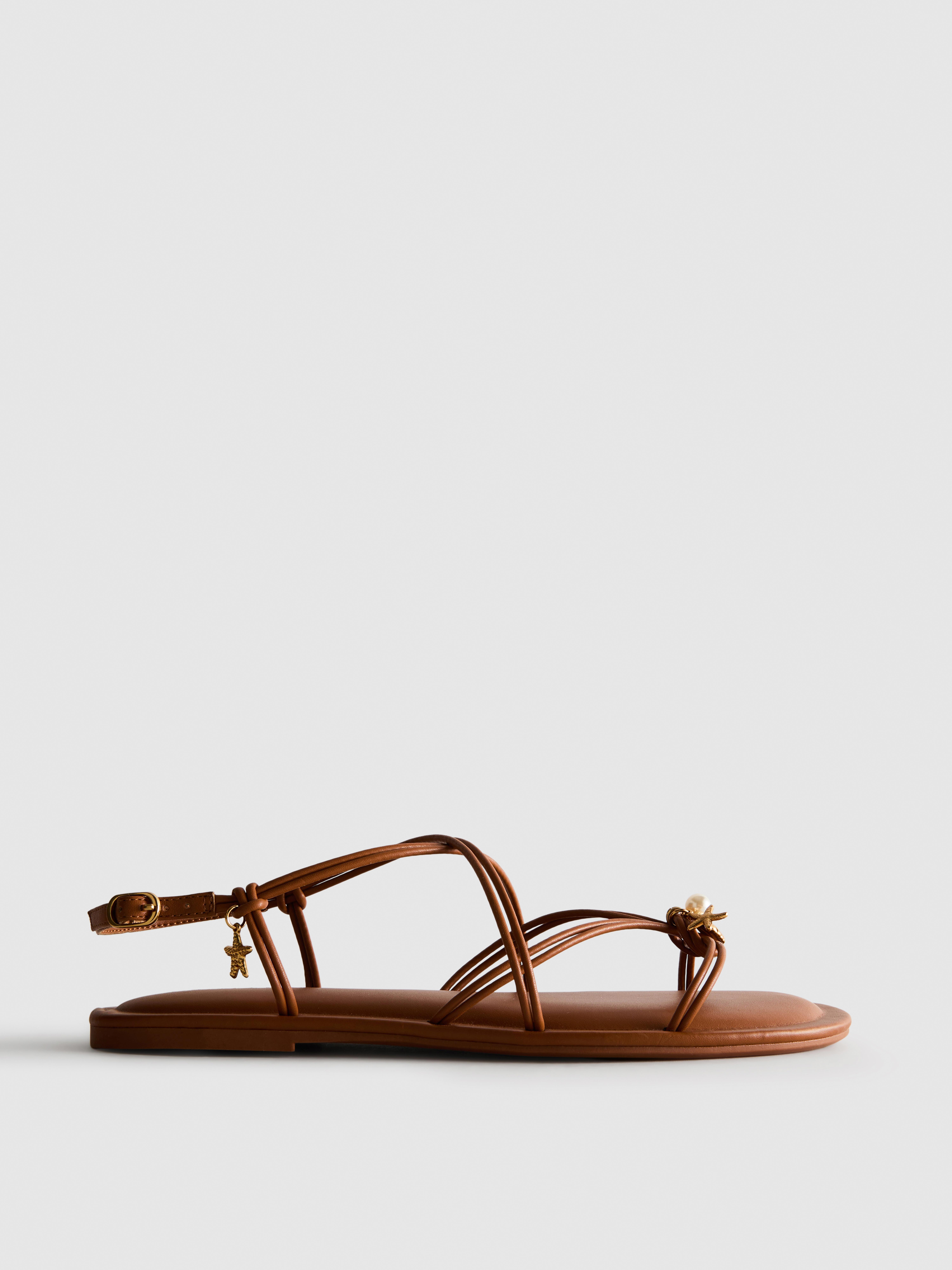 Sandales à brides et breloques Paula Echevarría