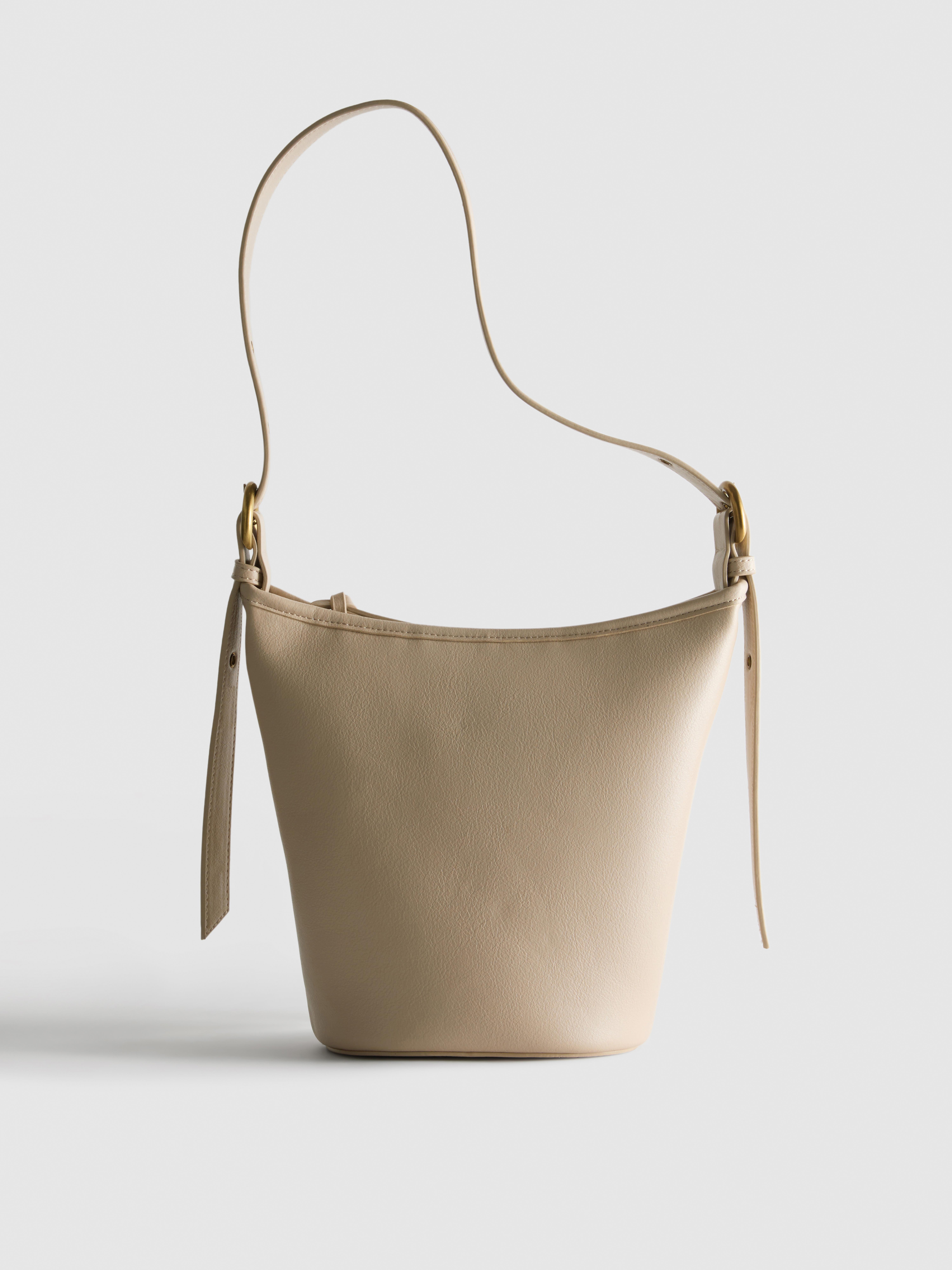 Borsa a secchiello con fibbia spessa