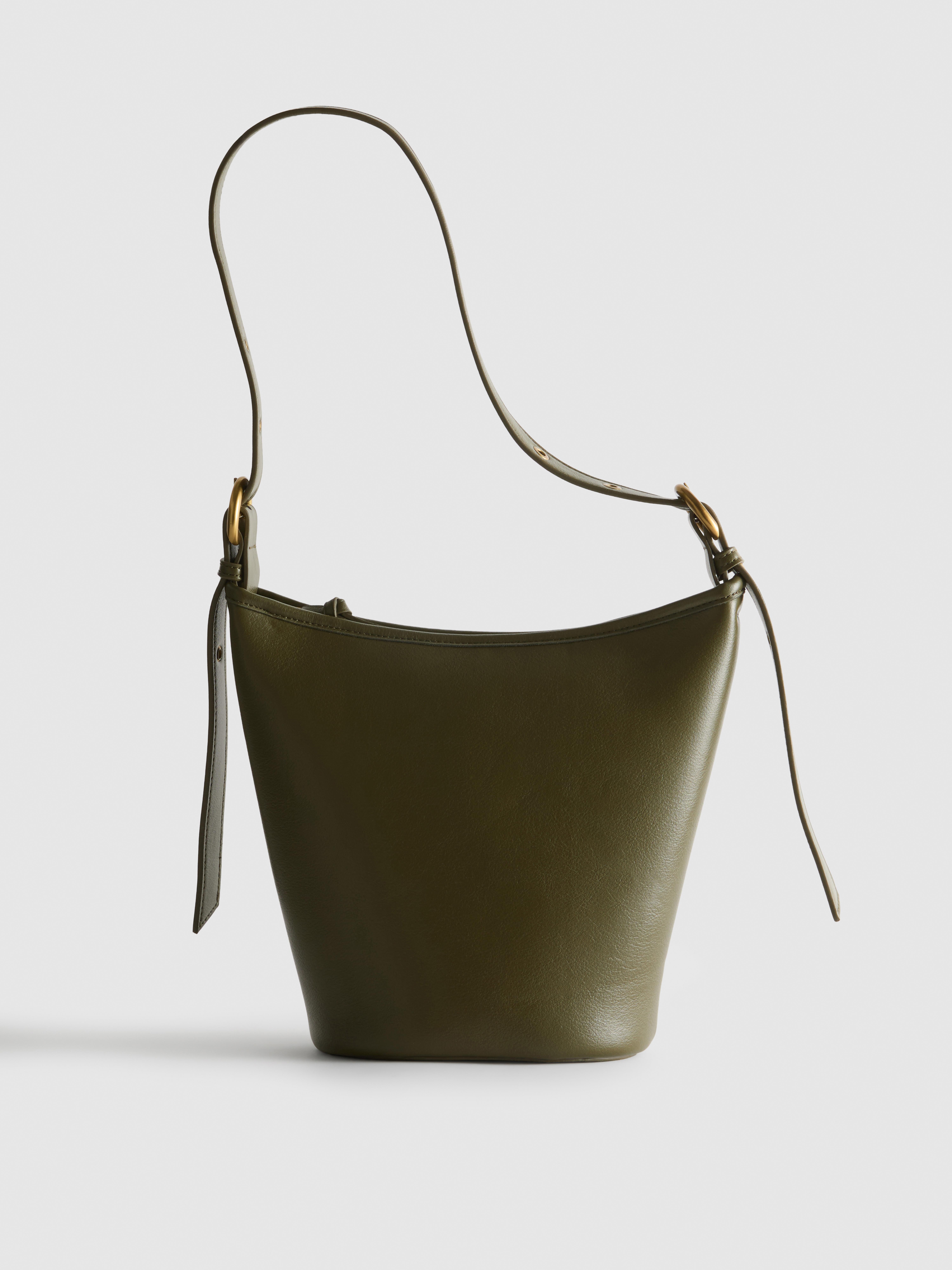 Borsa a secchiello con fibbia spessa