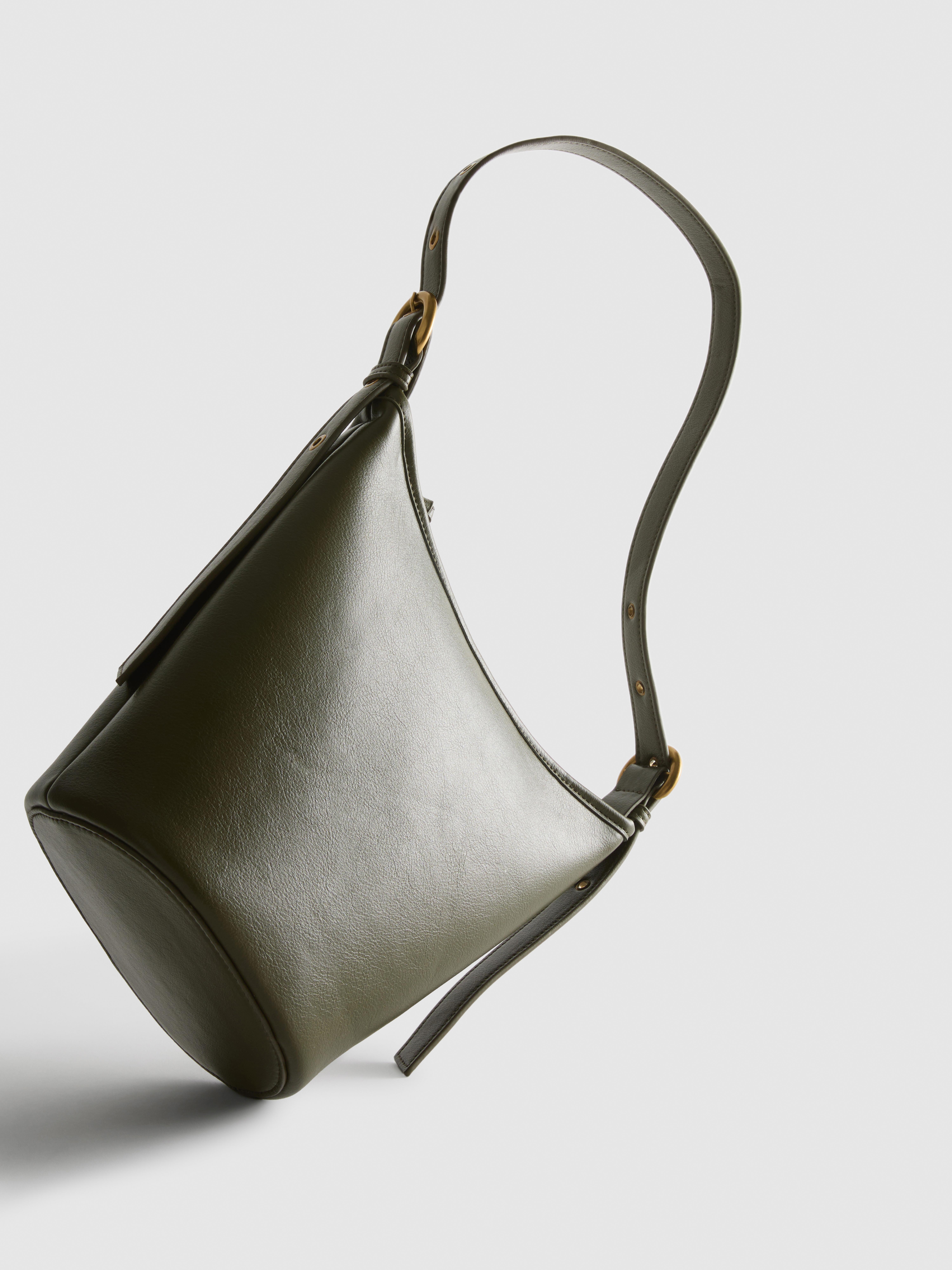 Bucket-Tasche mit dicker Schnalle