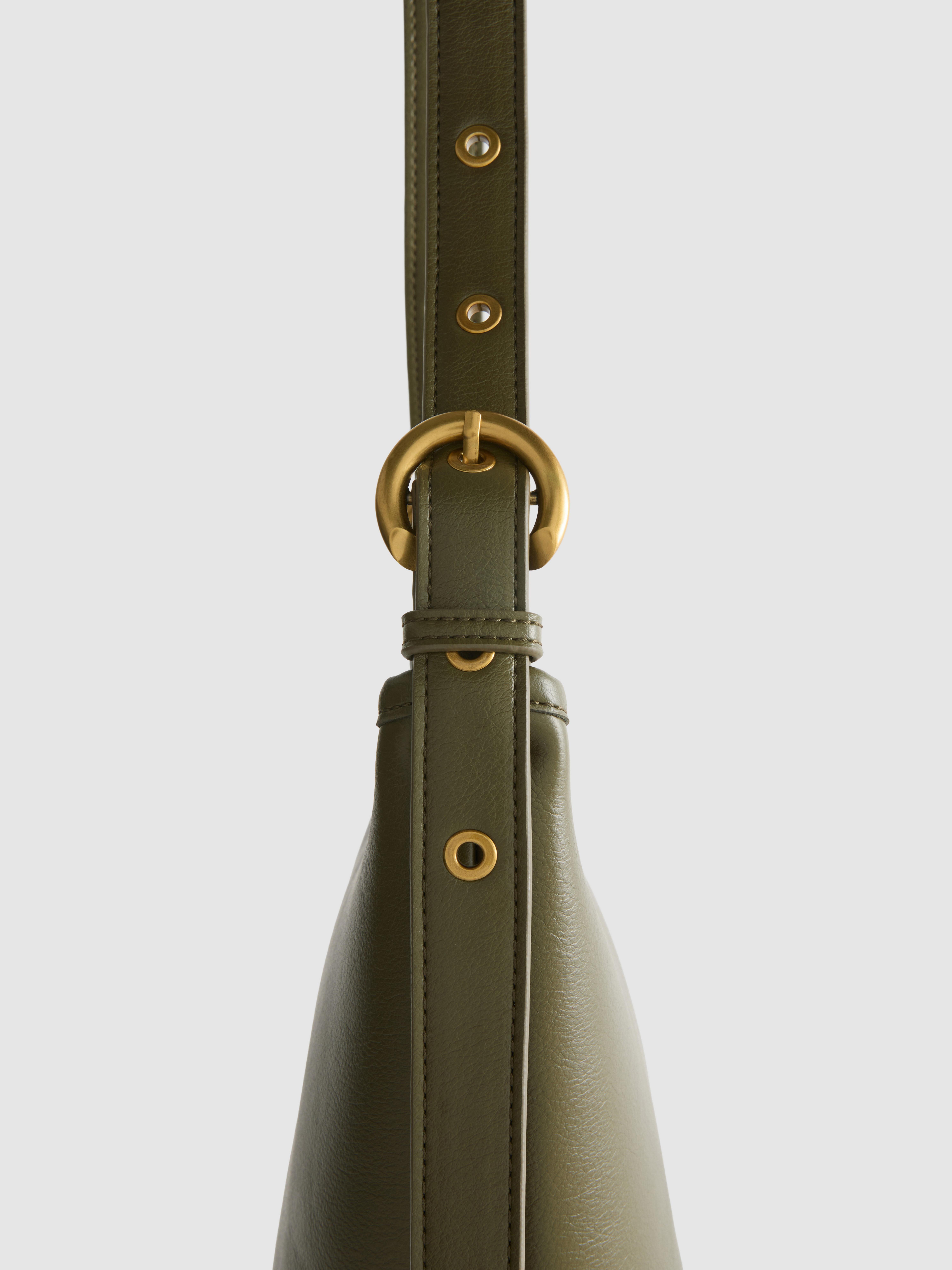 Bucket-Tasche mit dicker Schnalle