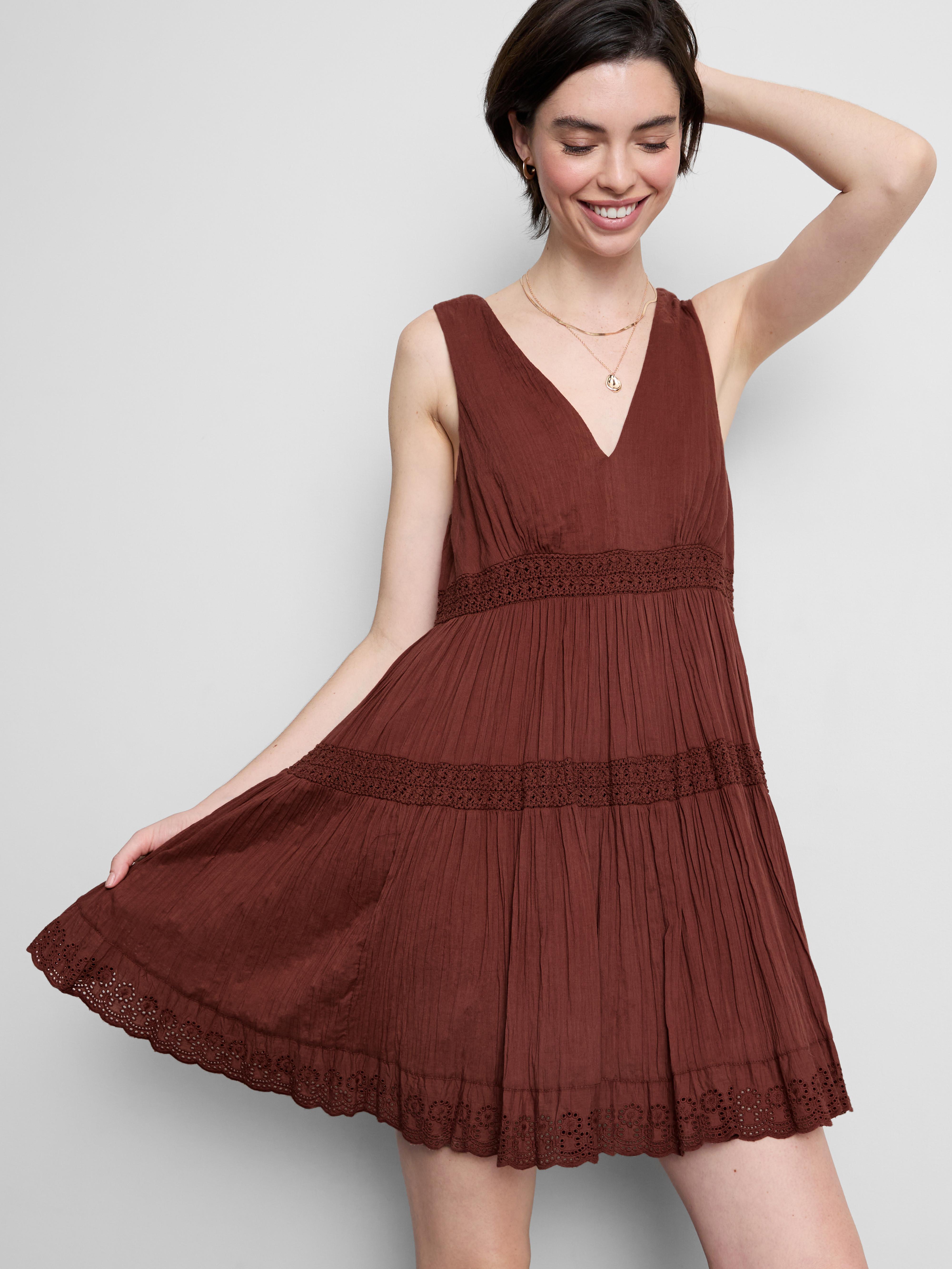 Mini robe froncée à col en V