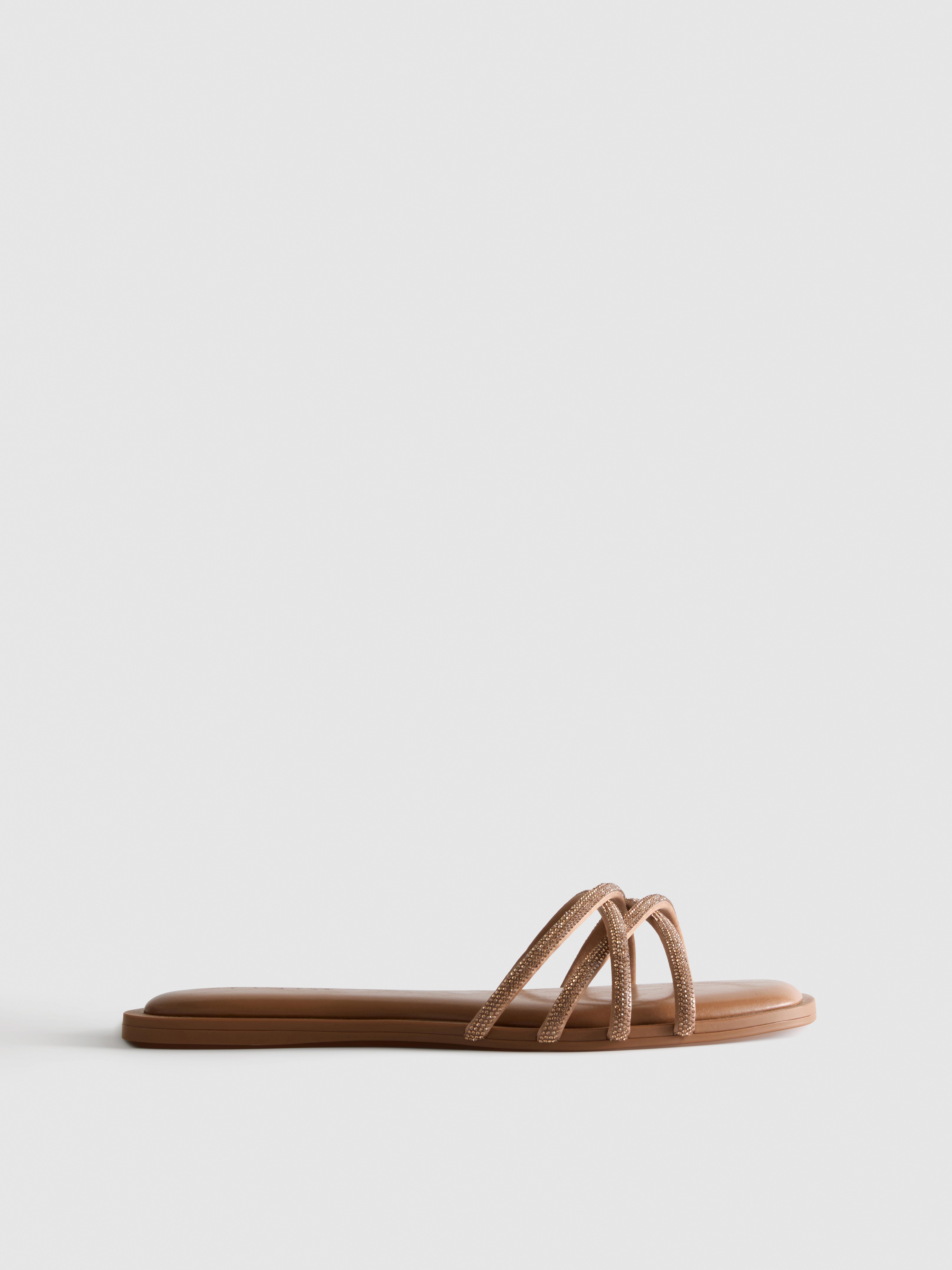 Sandali natikači s pletenimi paščki z diamantki