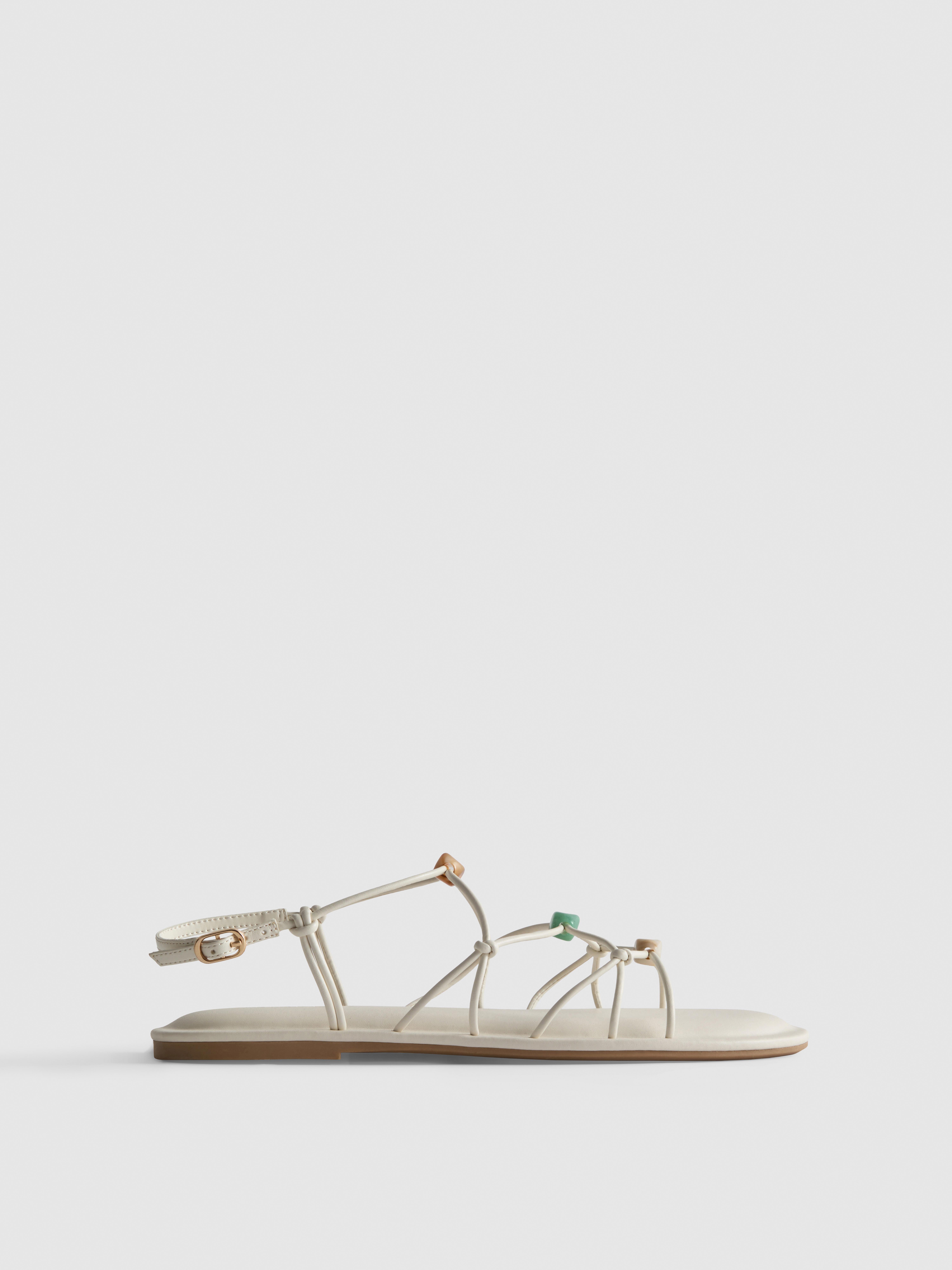 Sandalen met bandjes en kralen