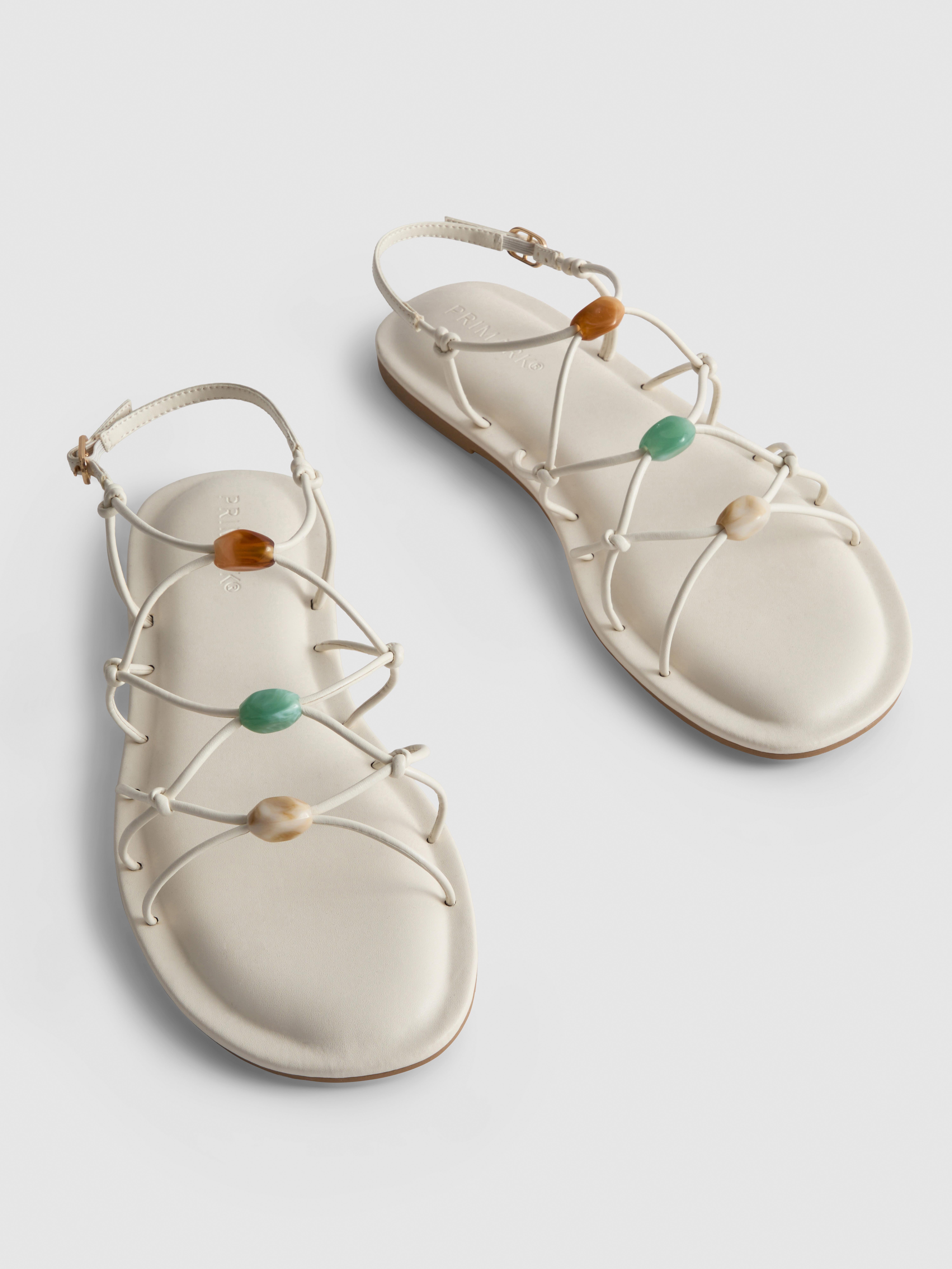 Sandalen met bandjes en kralen