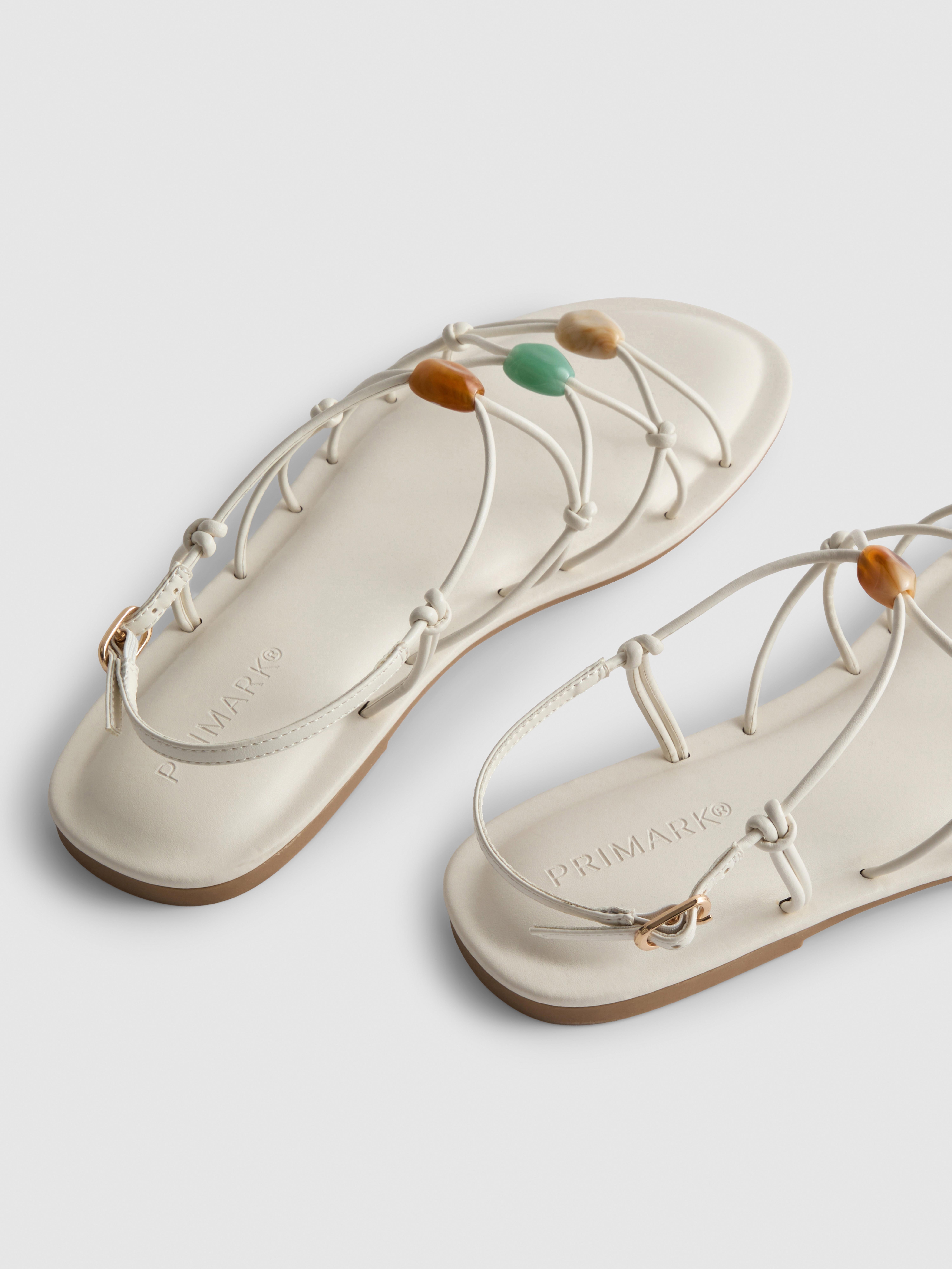 Sandalen met bandjes en kralen