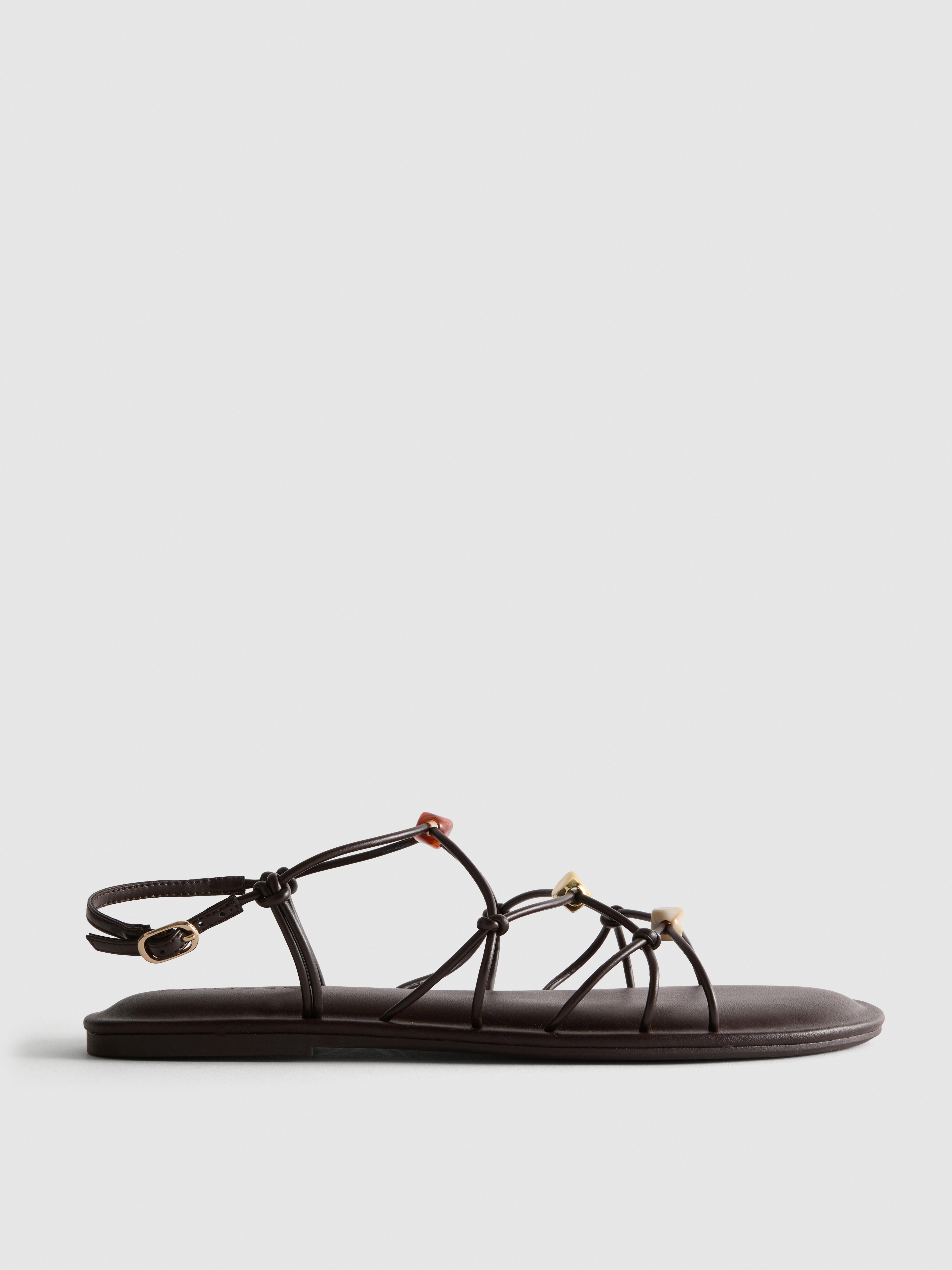 Sandalen met bandjes en kralen