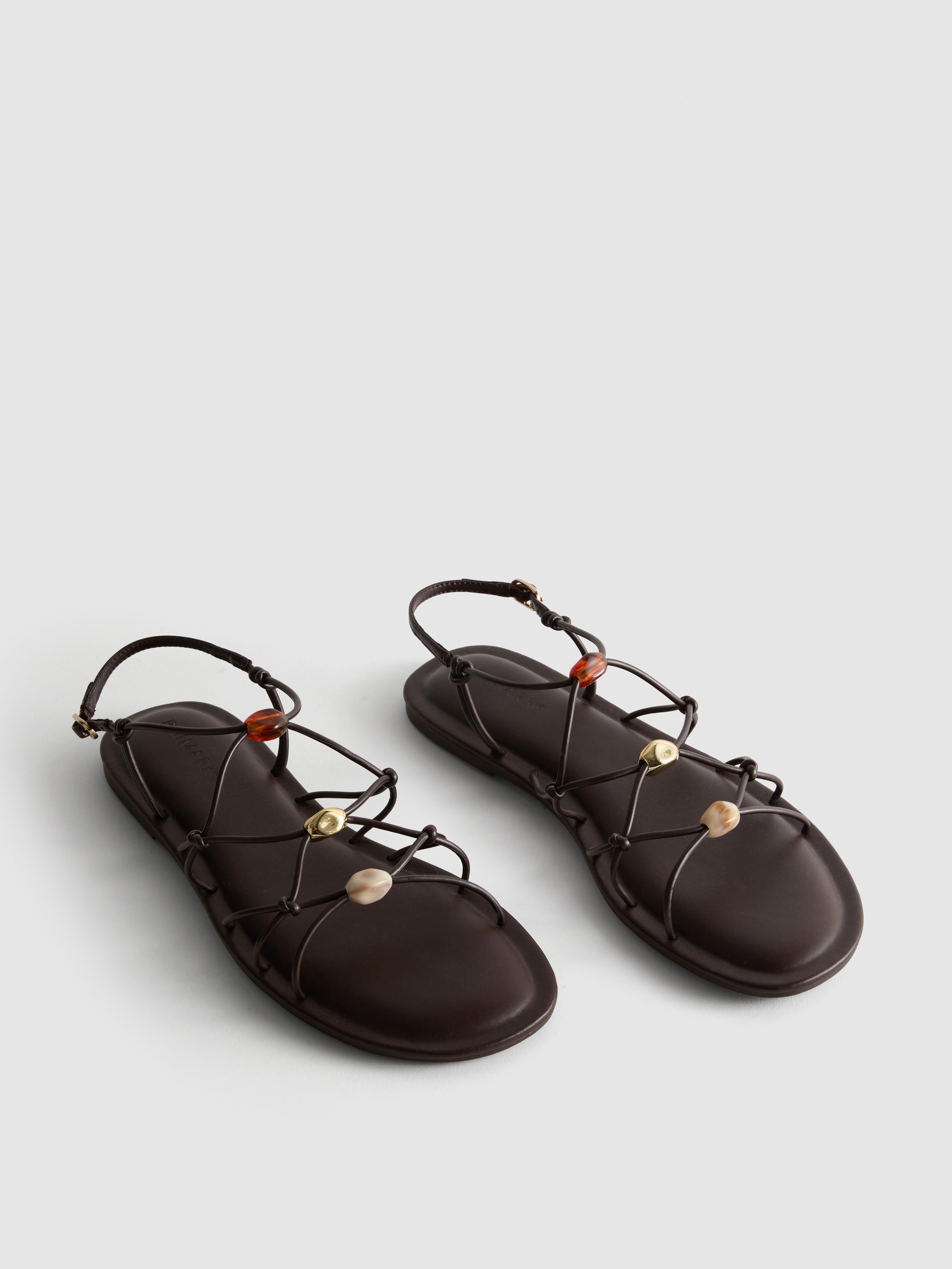 Sandalen met bandjes en kralen