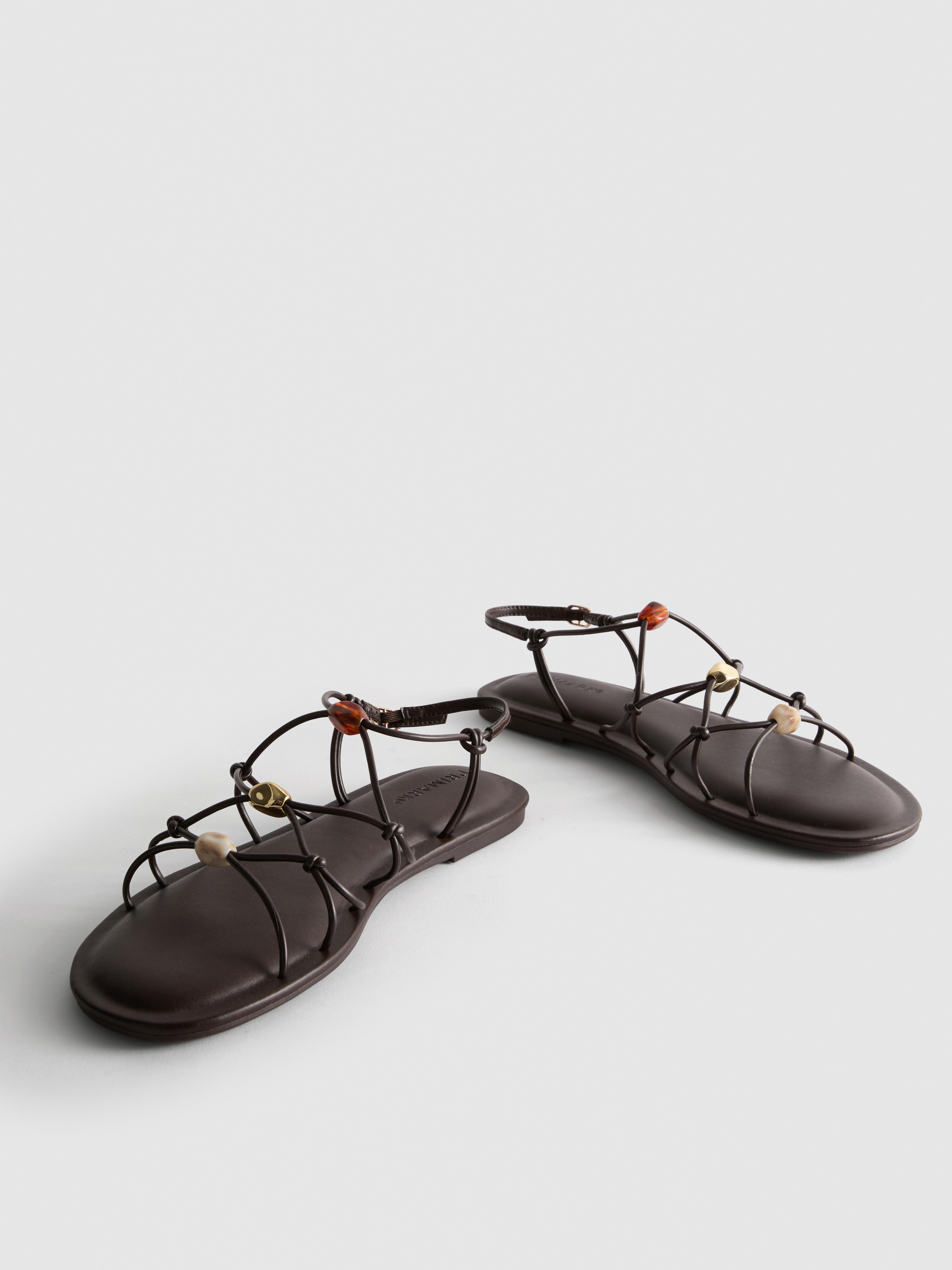 Sandalen met bandjes en kralen