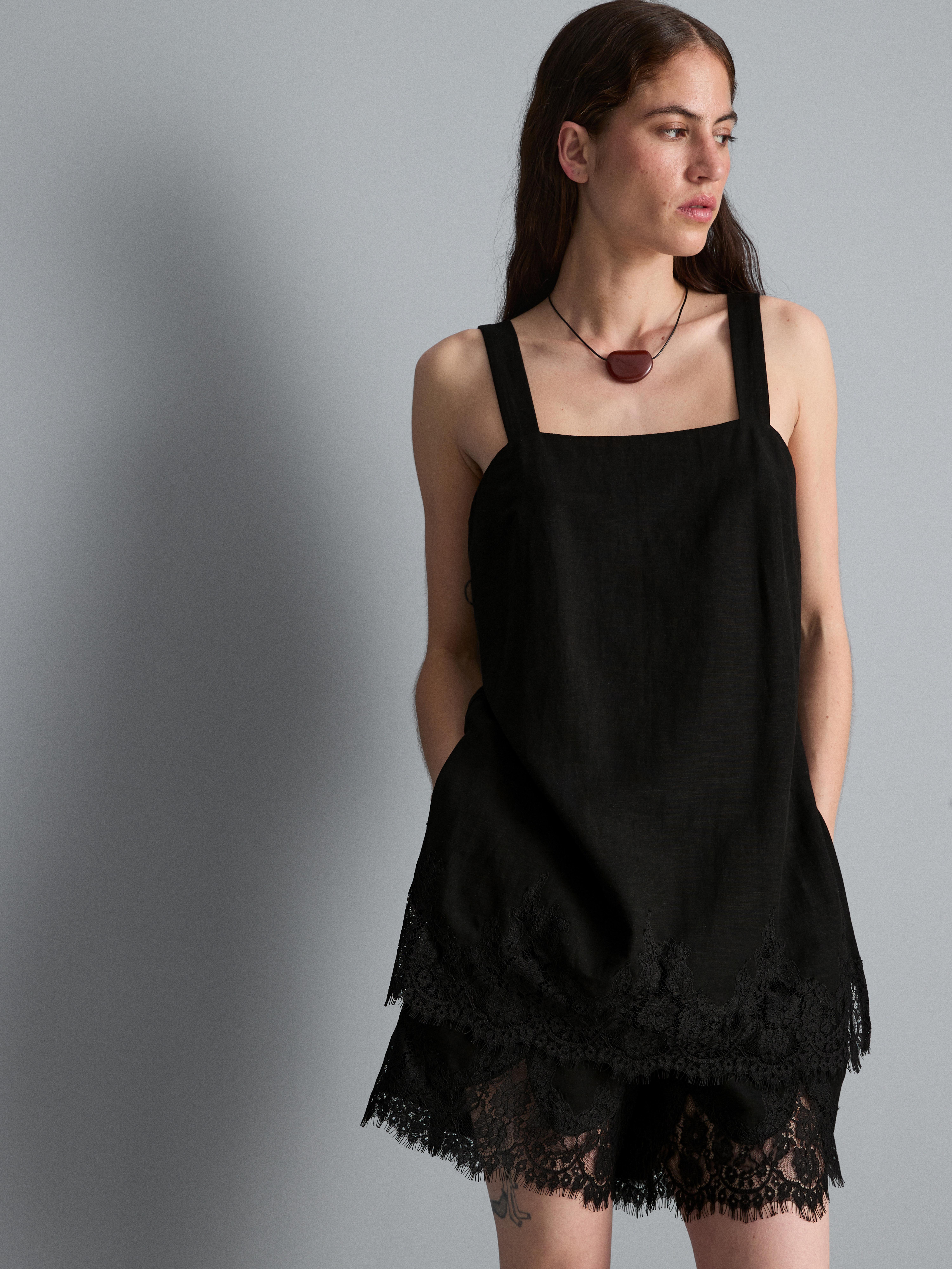 Langes Tanktop aus Baumwollmischung mit Spitze