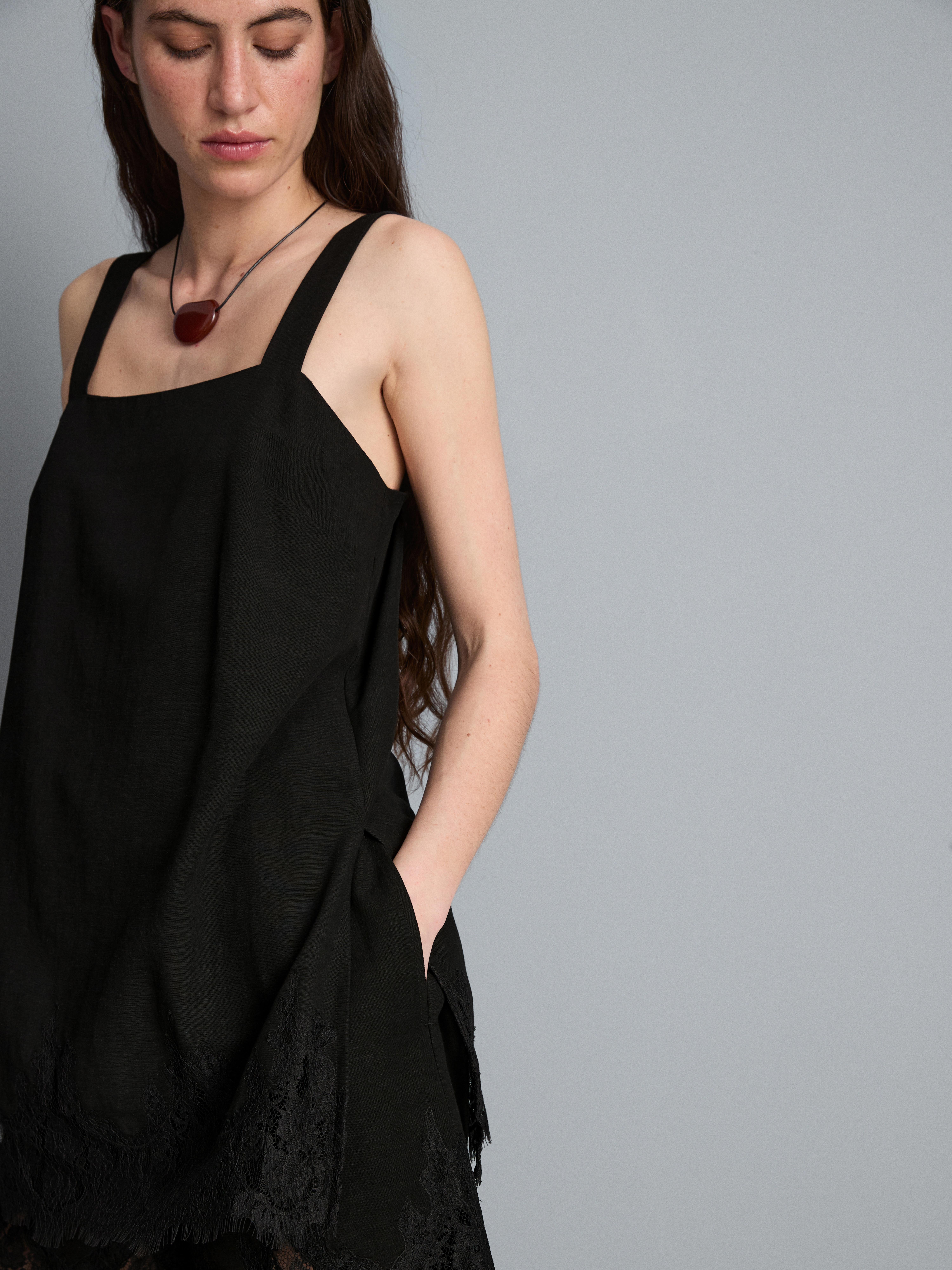 Langes Tanktop aus Baumwollmischung mit Spitze