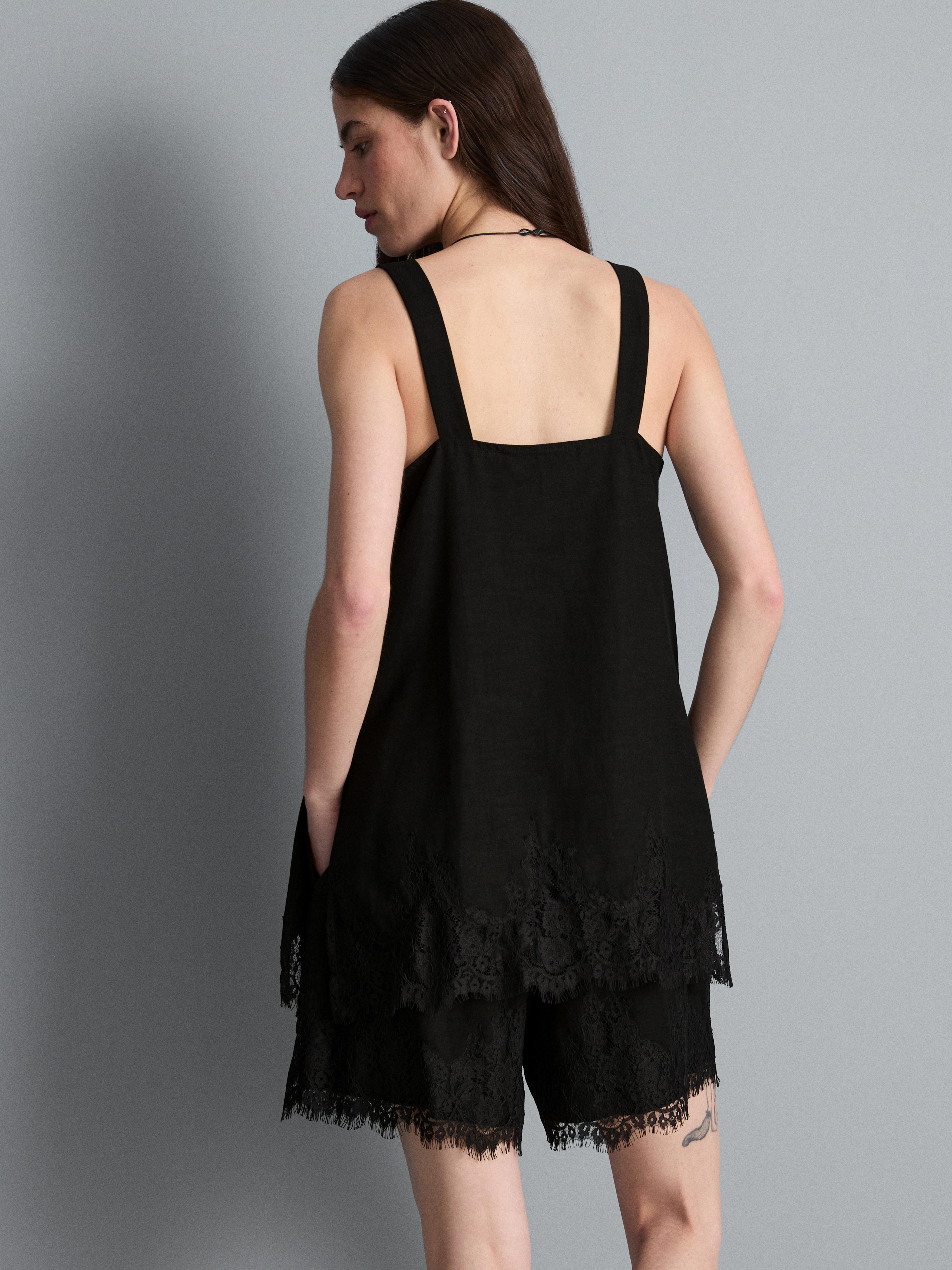 Langes Tanktop aus Baumwollmischung mit Spitze