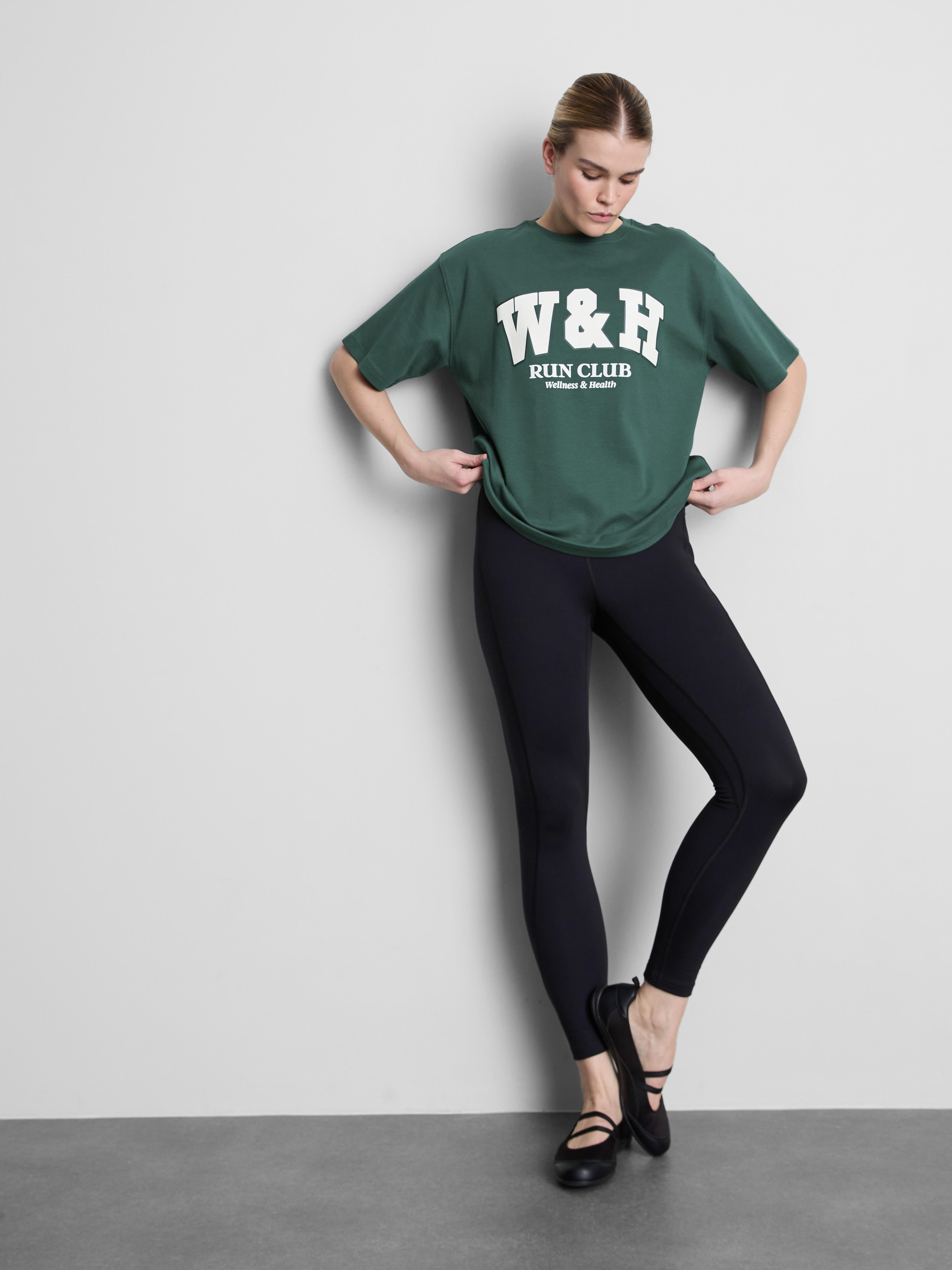 Camiseta deportiva holgada con estampado gráfico