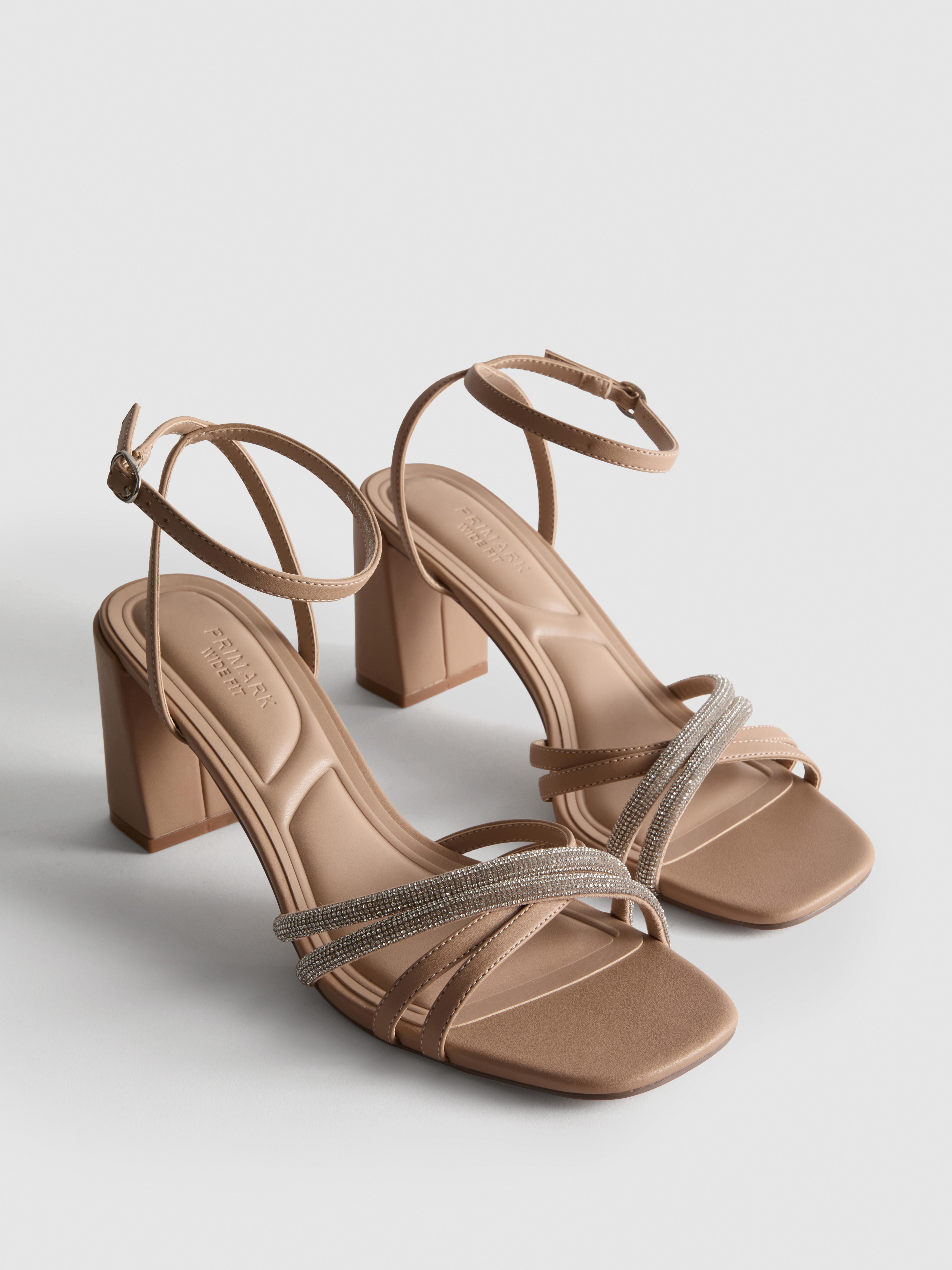 Sandalen met hak en bandjes met stras