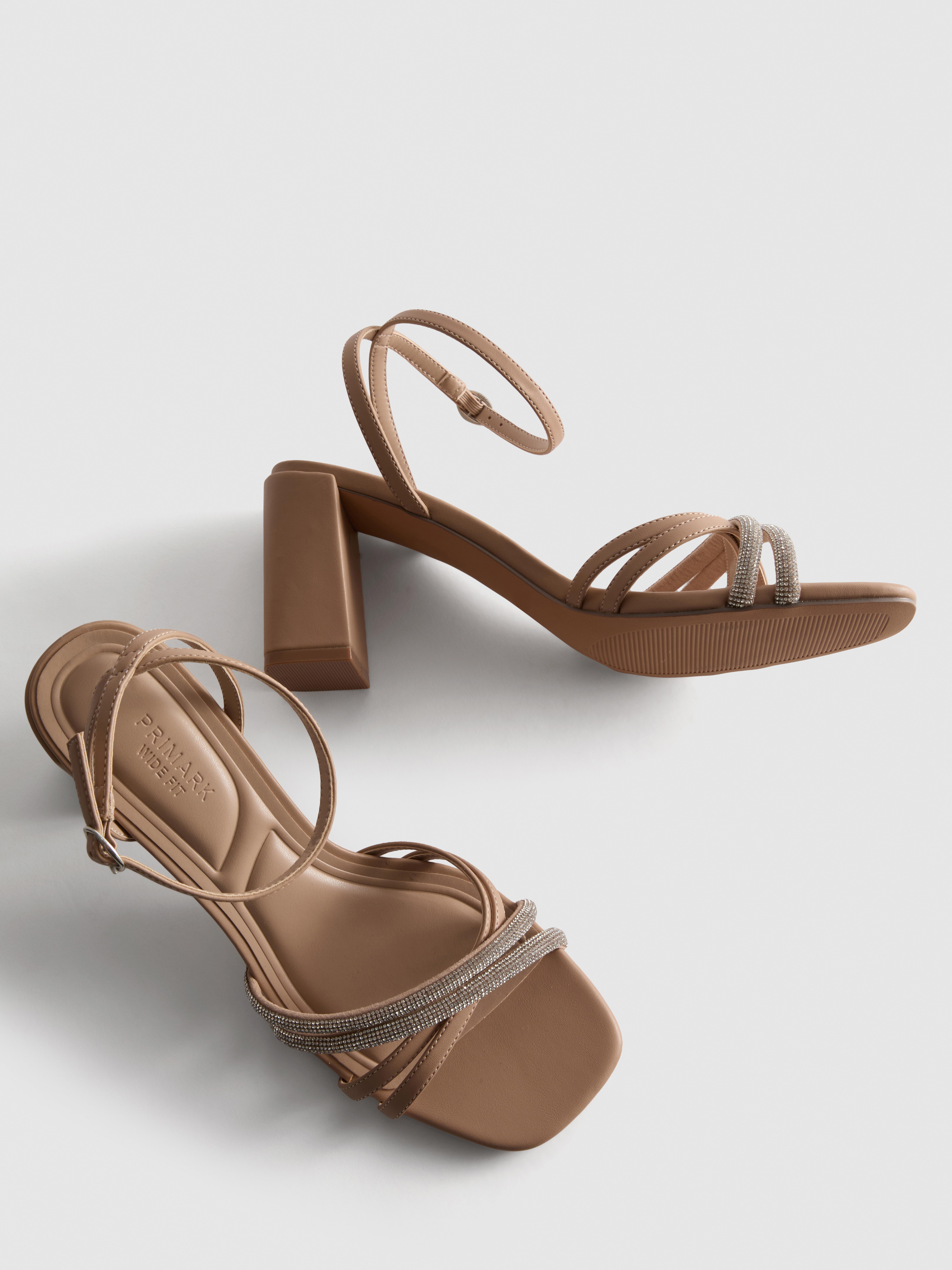 Sandalen met hak en bandjes met stras