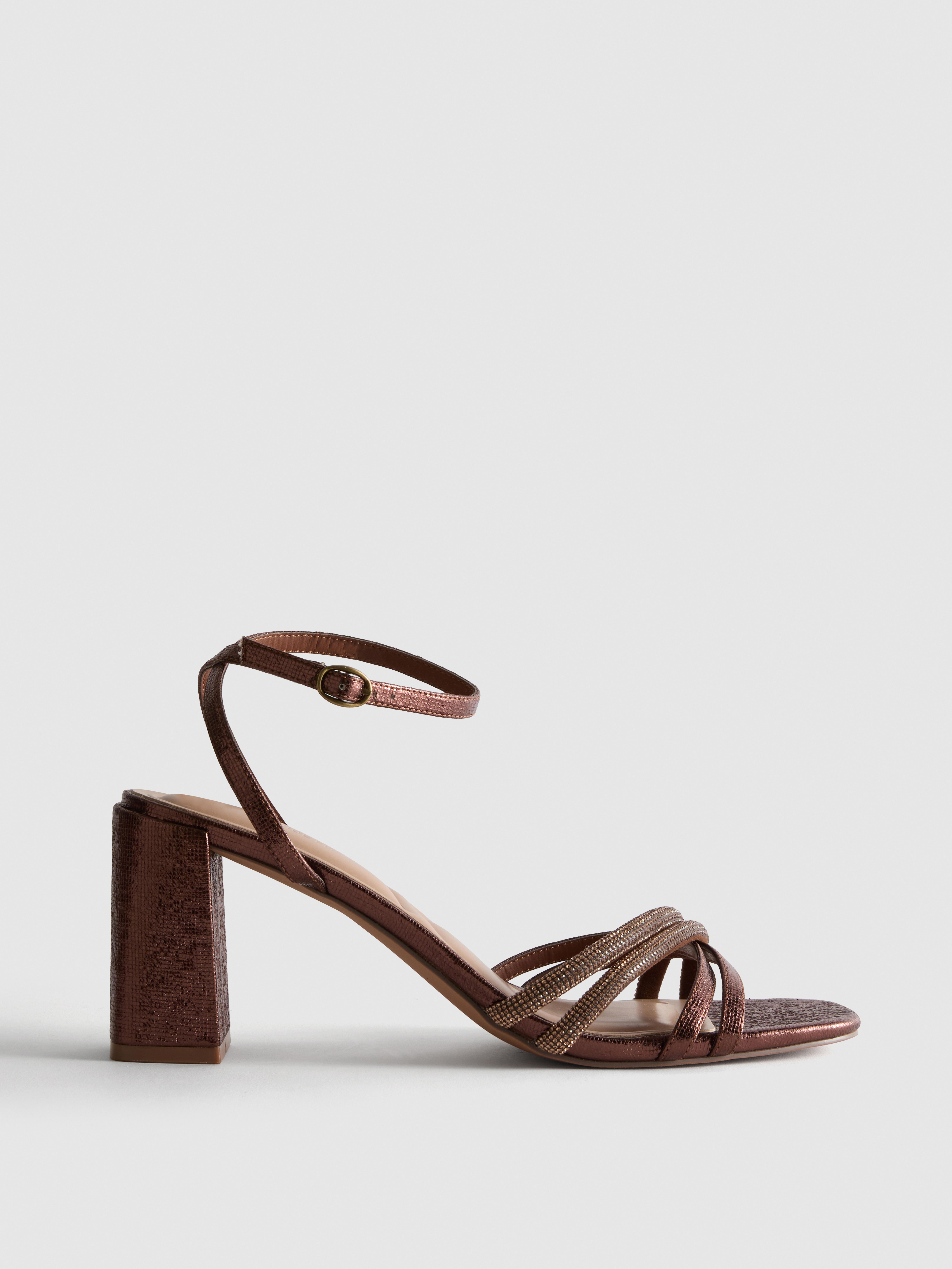 Sandalen met hak en bandjes met stras