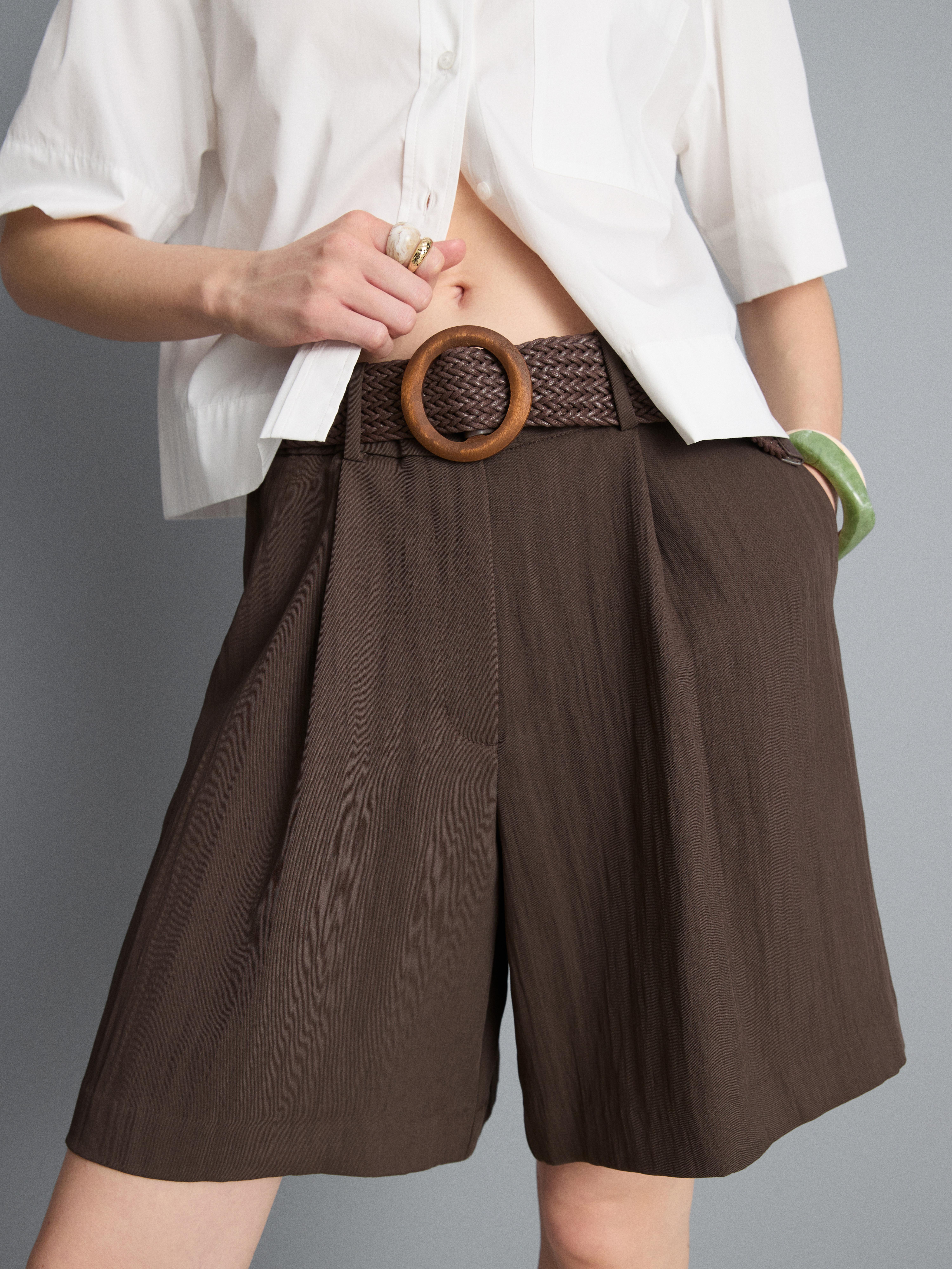 Strukturierte Bermudashorts mit Gürtel