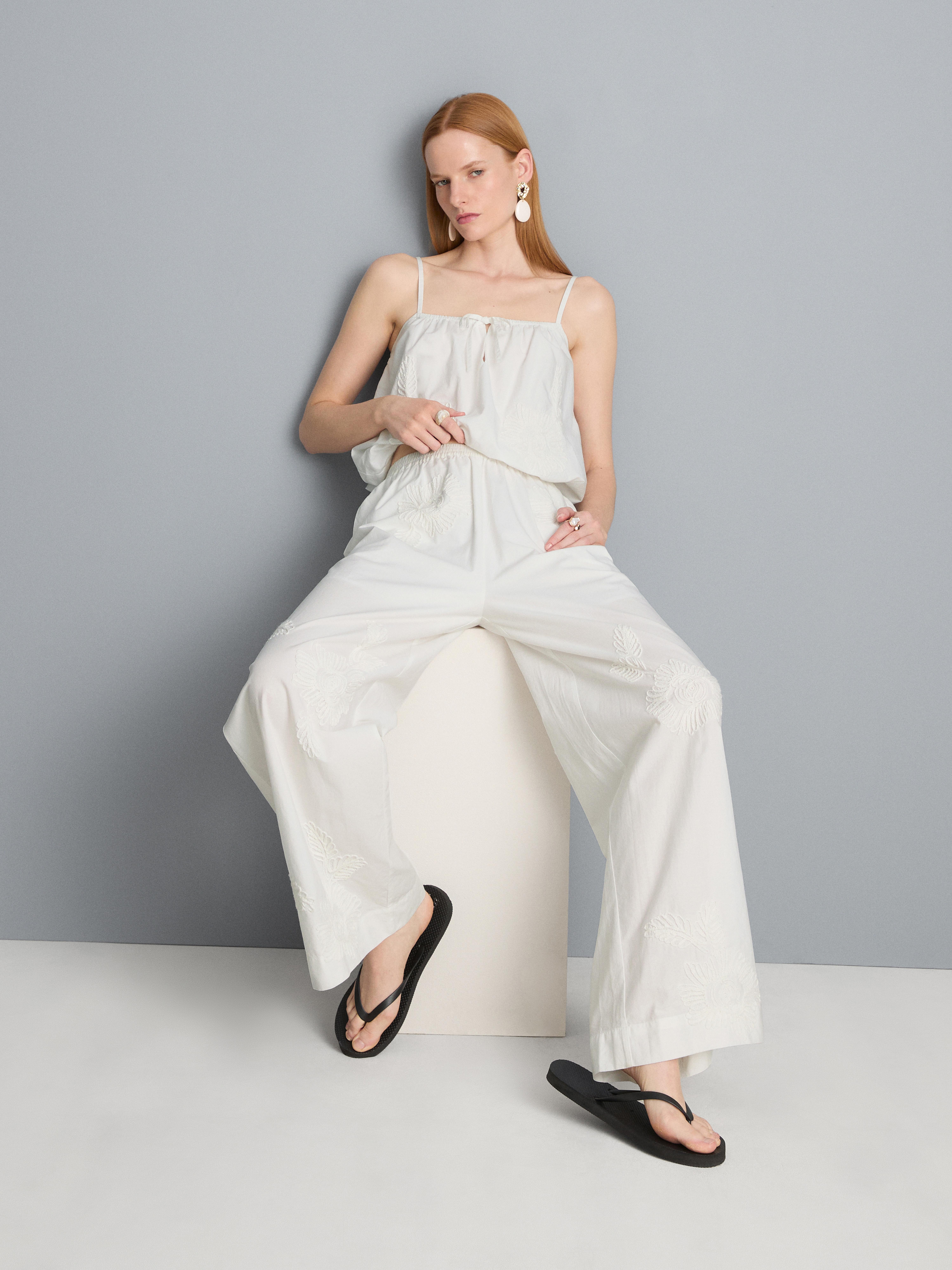 Pantalones de pernera ancha bordados de algodón