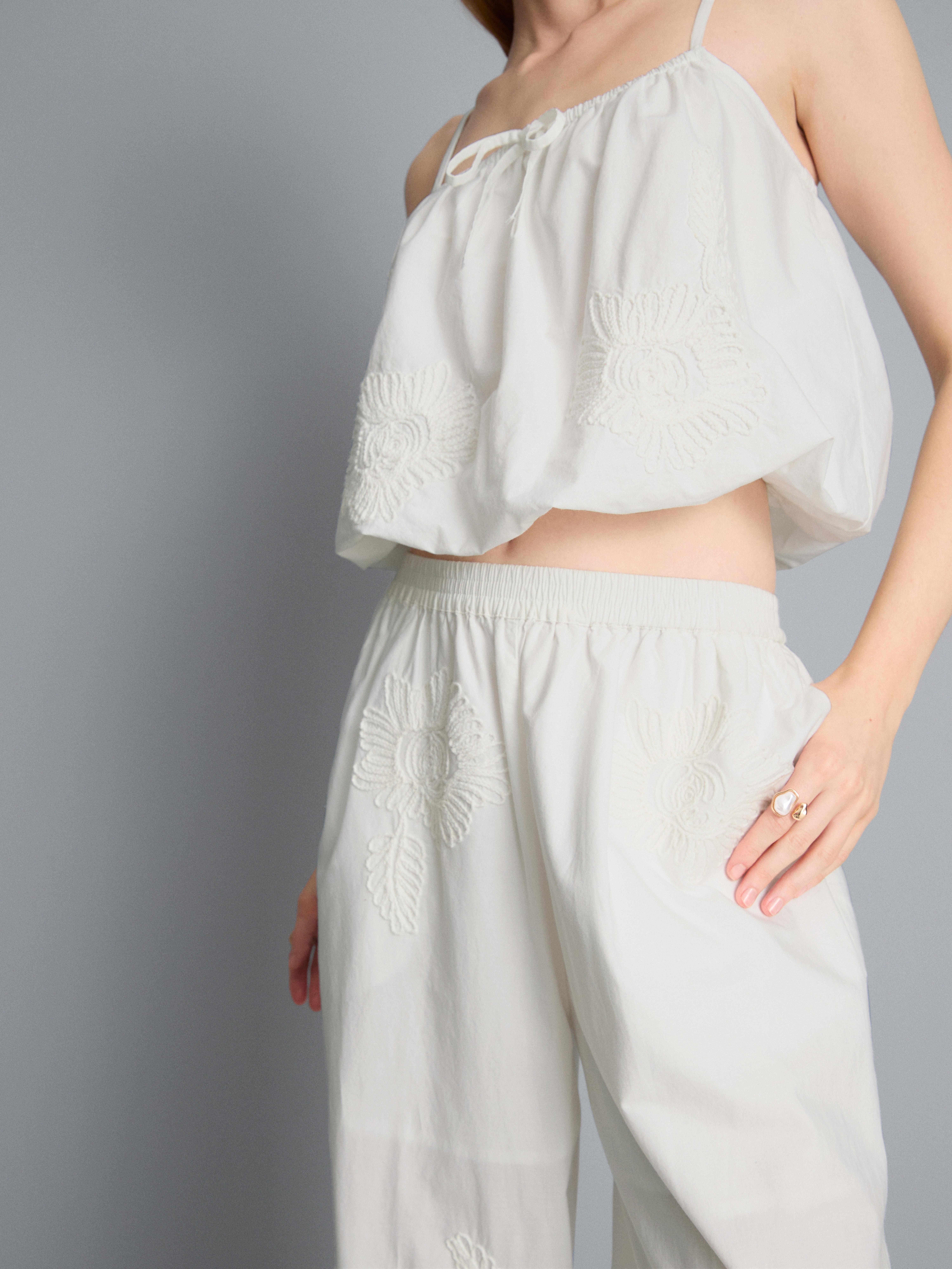 Pantalones de pernera ancha bordados de algodón