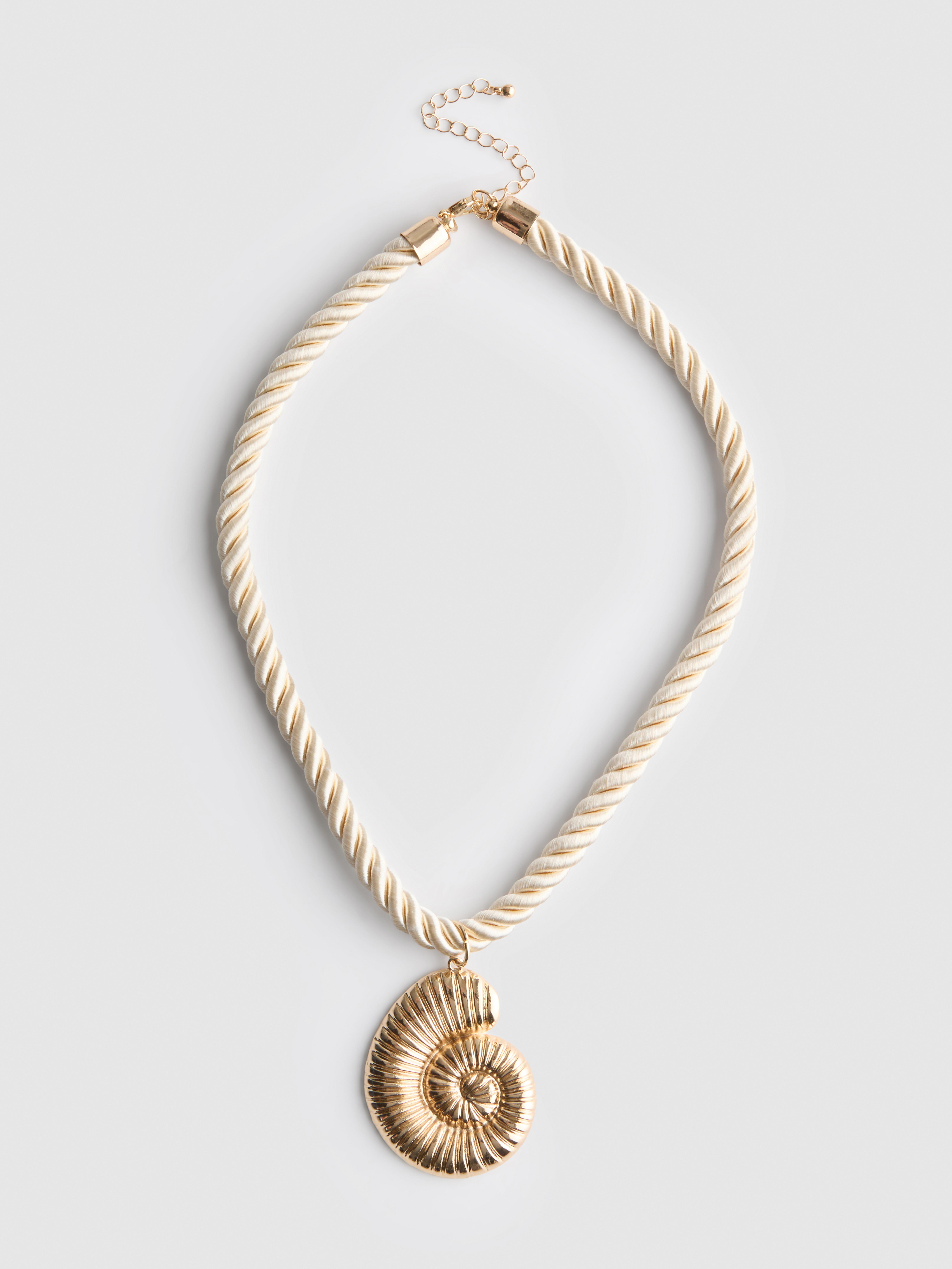 Collier coquillage en corde The Edit